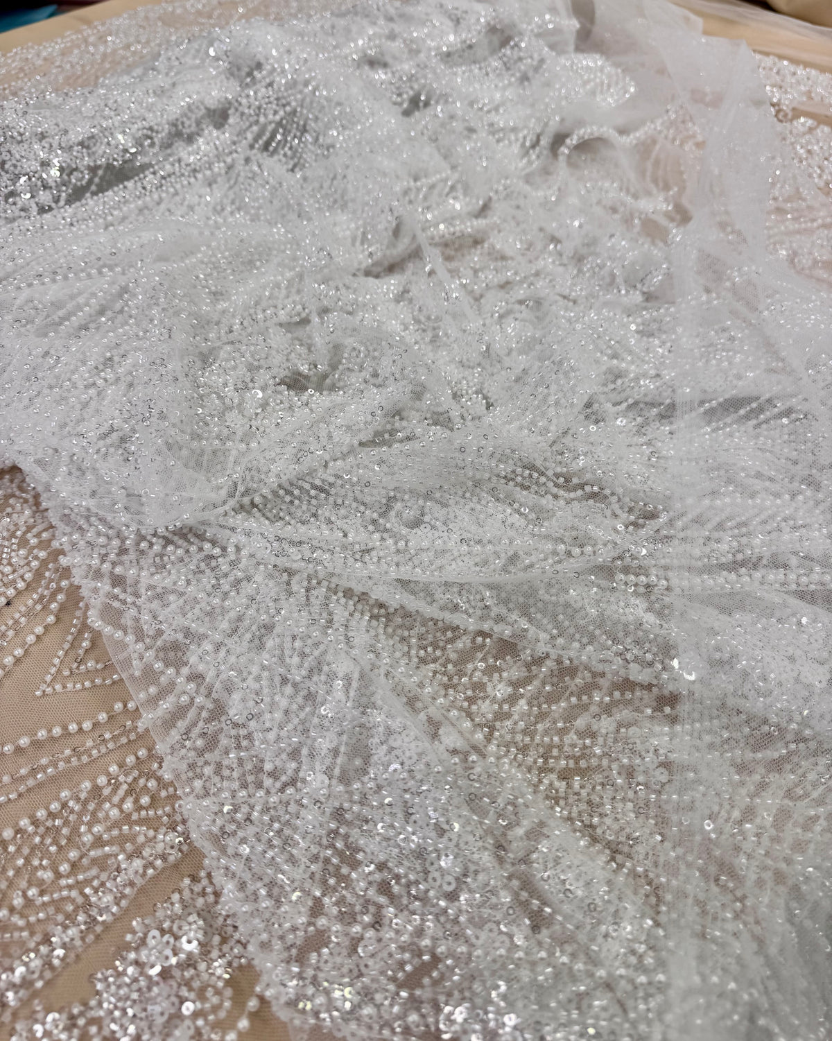 Broderie Pe Tull Cu Margele