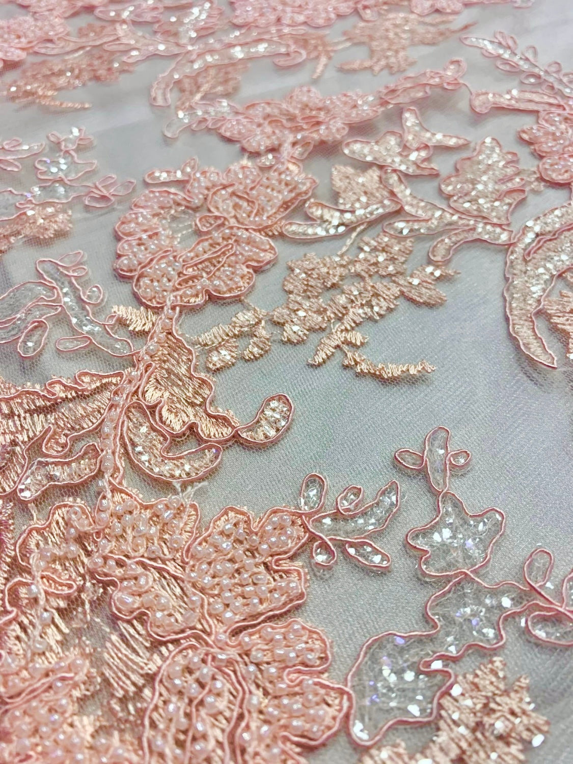Broderie Pe Tull Cu Margele, Piersica