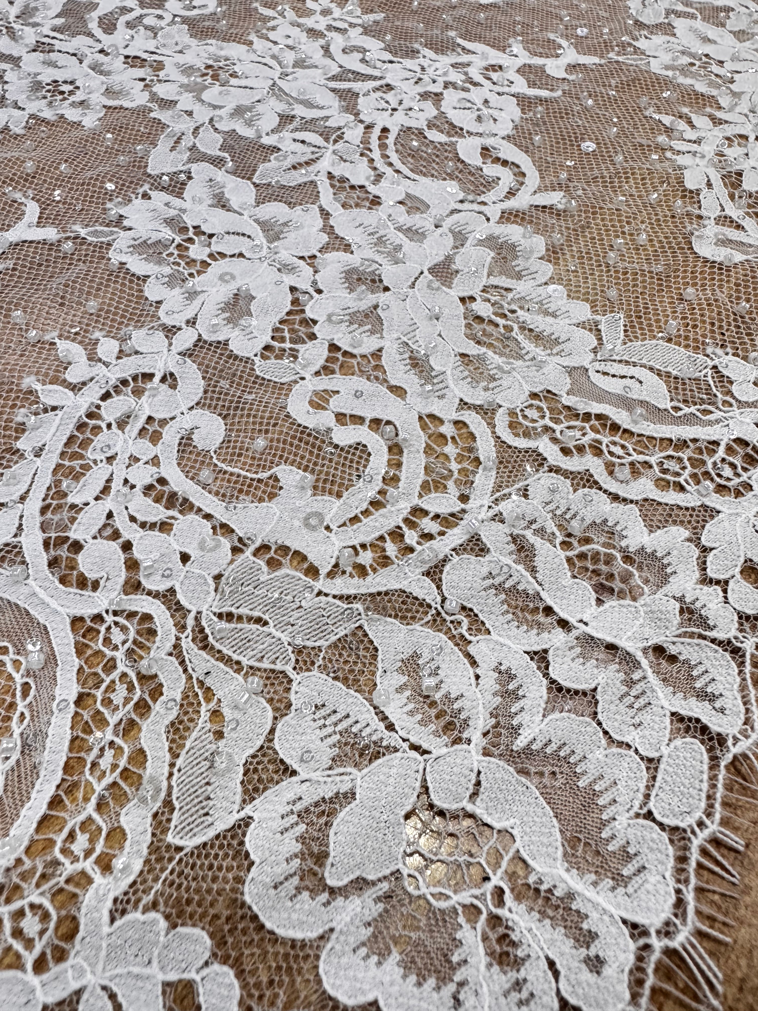 Chantilly Cu Margele Si Paiete Fine, Ivoire