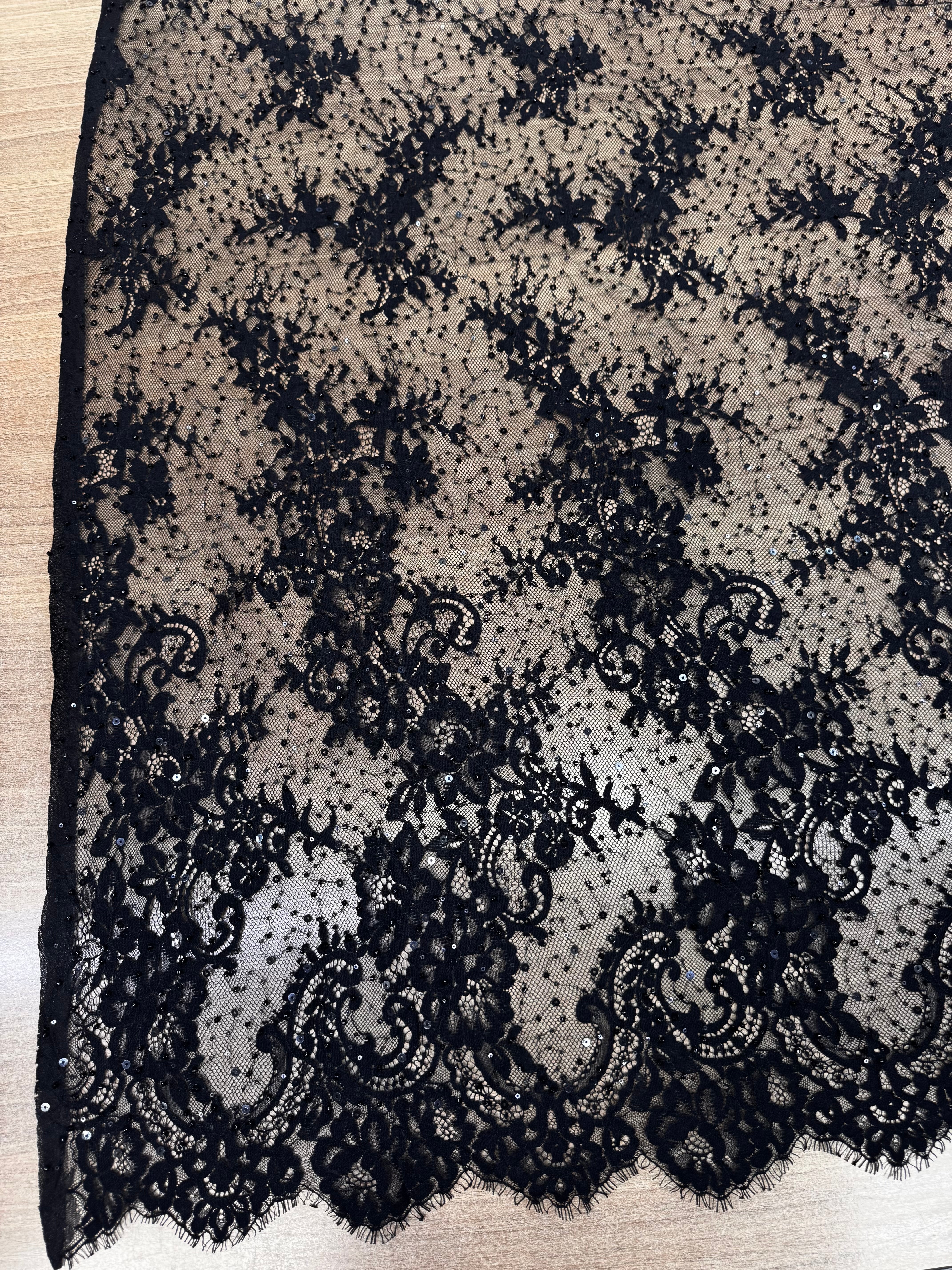 Dantela Chantilly Cu Margele Si Paiete Fine, Negru