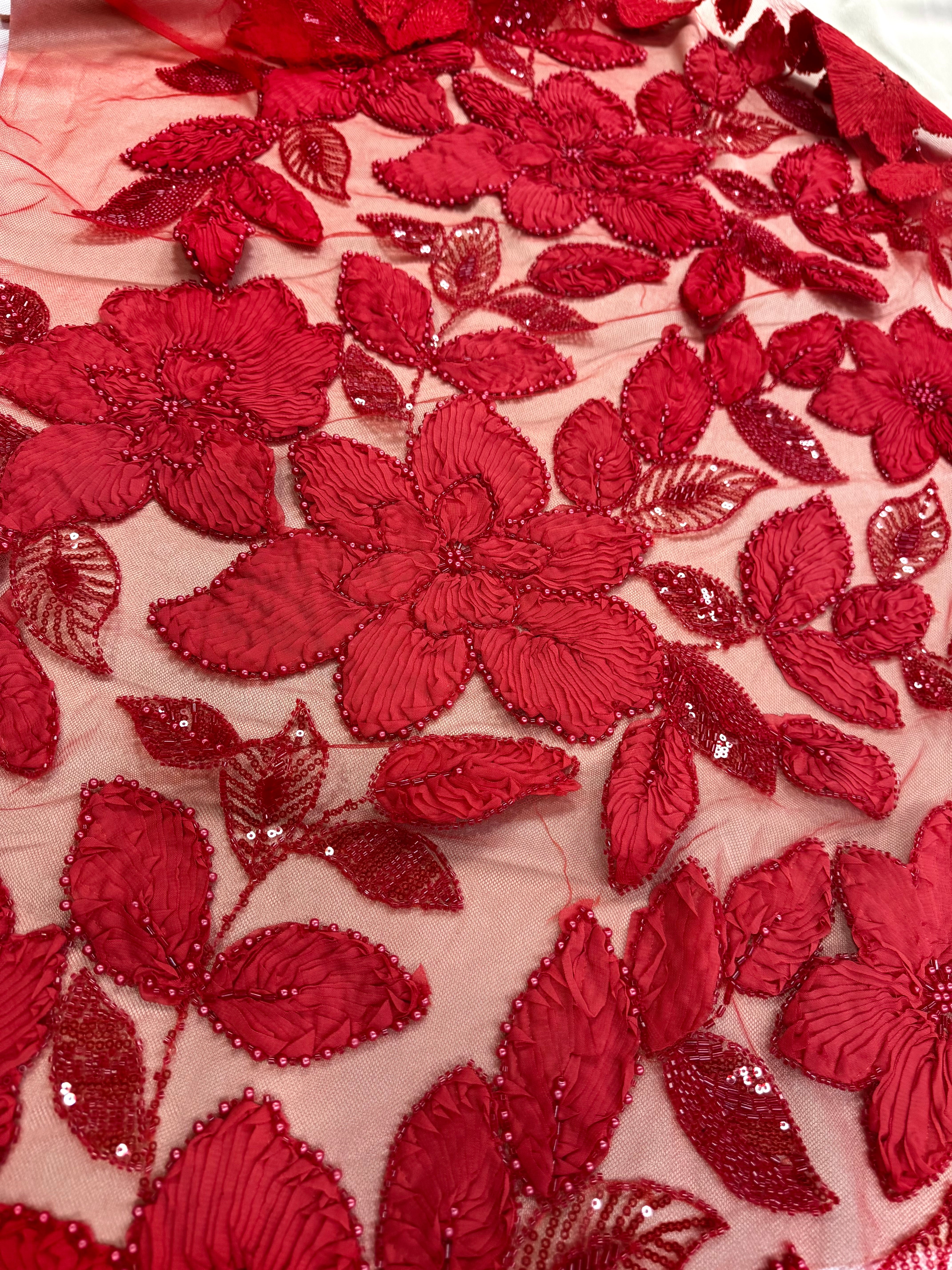 Broderie Decupabila, Rosu