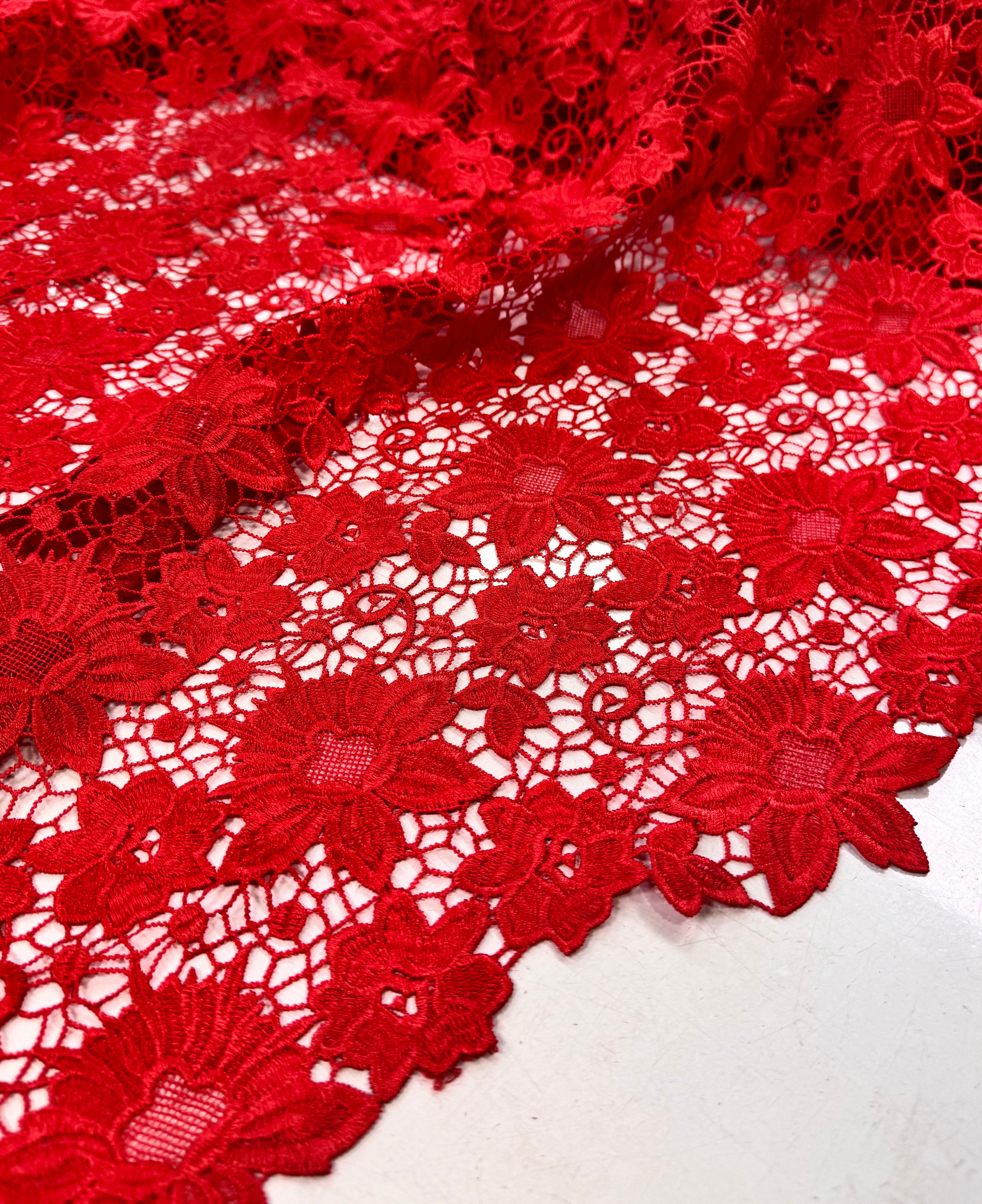 Broderie Sparta, Rosu