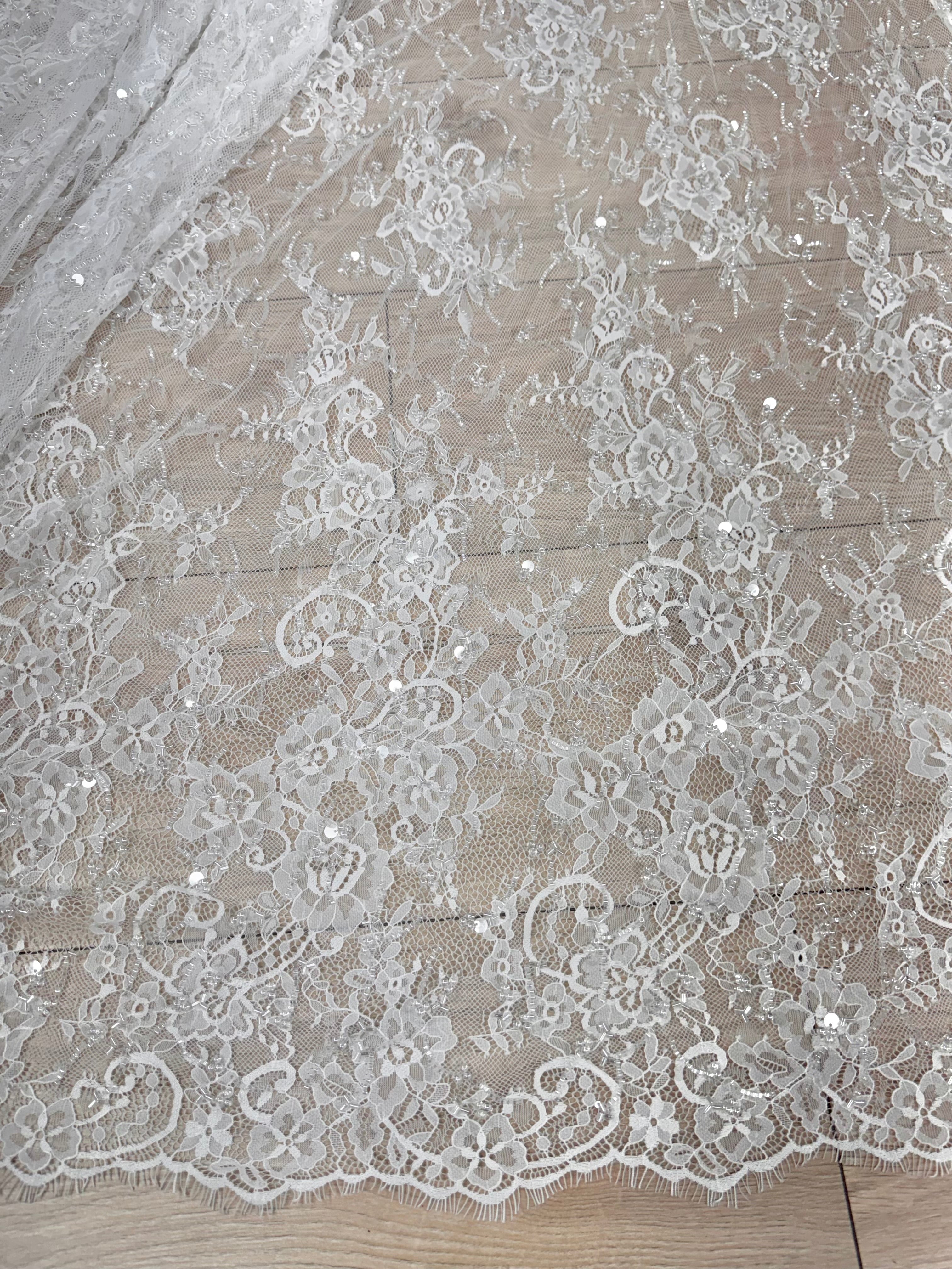 Chantilly Cu Margele Si Paiete Fine, Ivoire