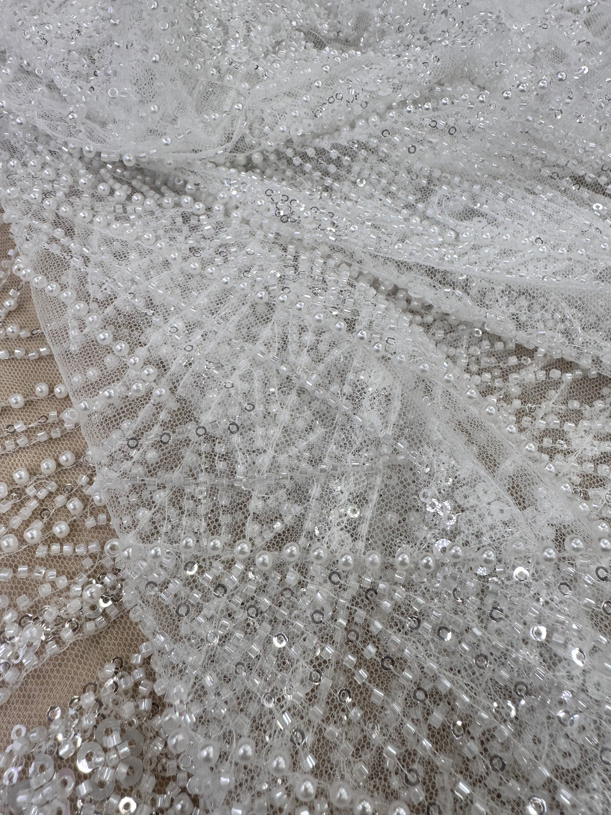 Broderie Pe Tull Cu Margele