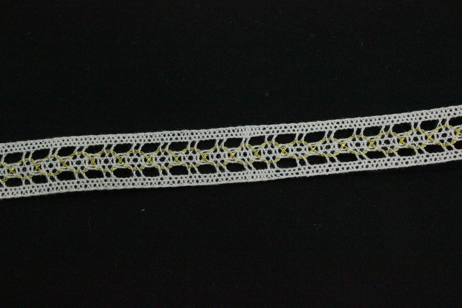 Dantela De Bumbac, 15mm, Alb Cu Auriu