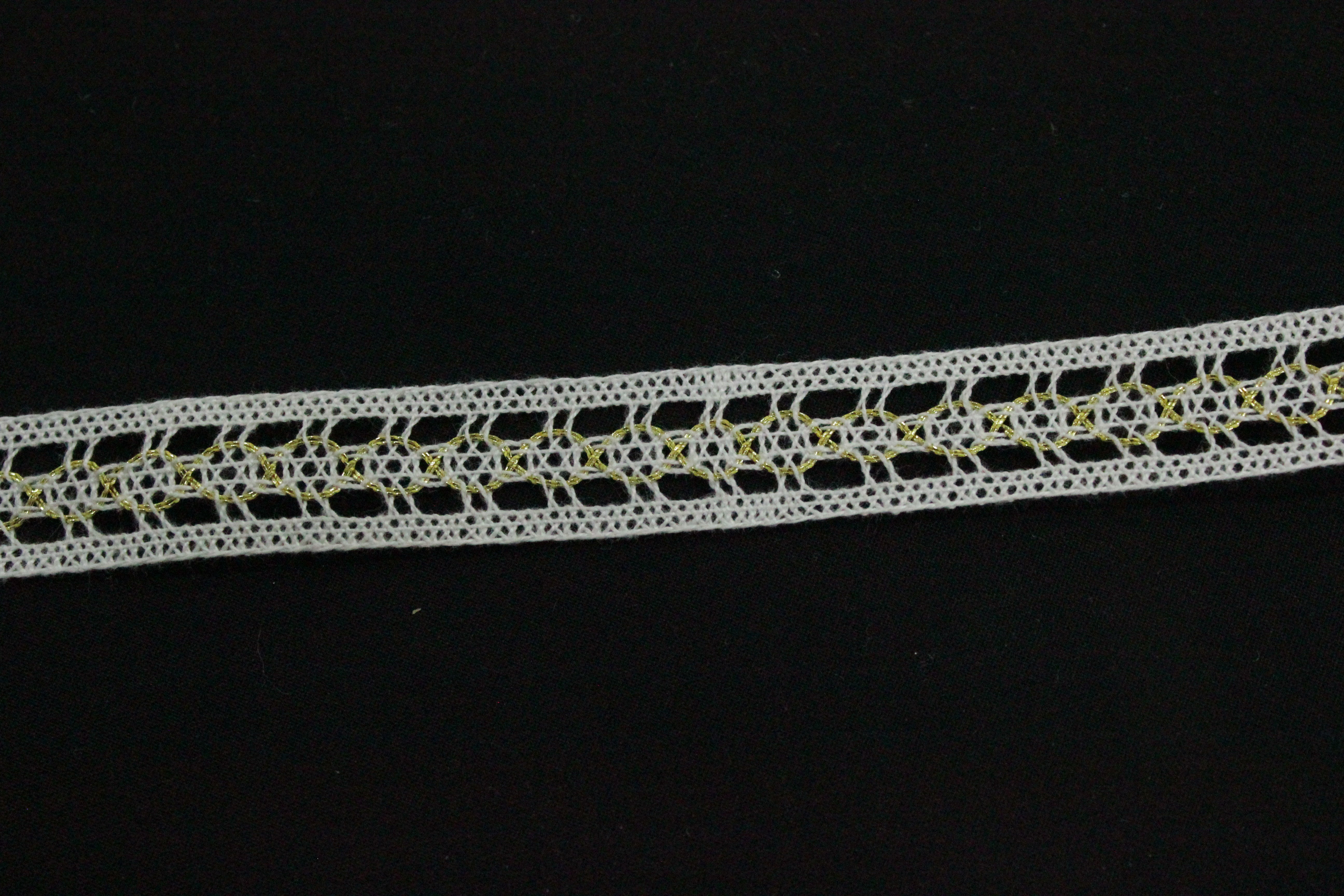 Dantela De Bumbac, 15mm, Alb Cu Auriu