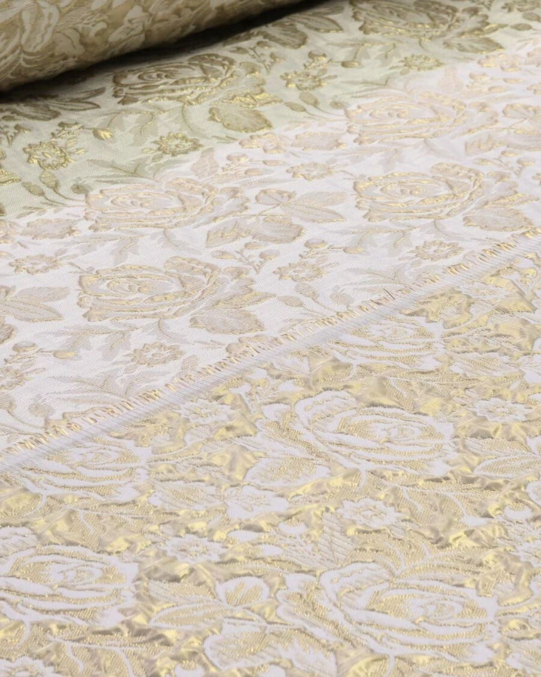 Brocard cu două fete Ivoire cu auriu