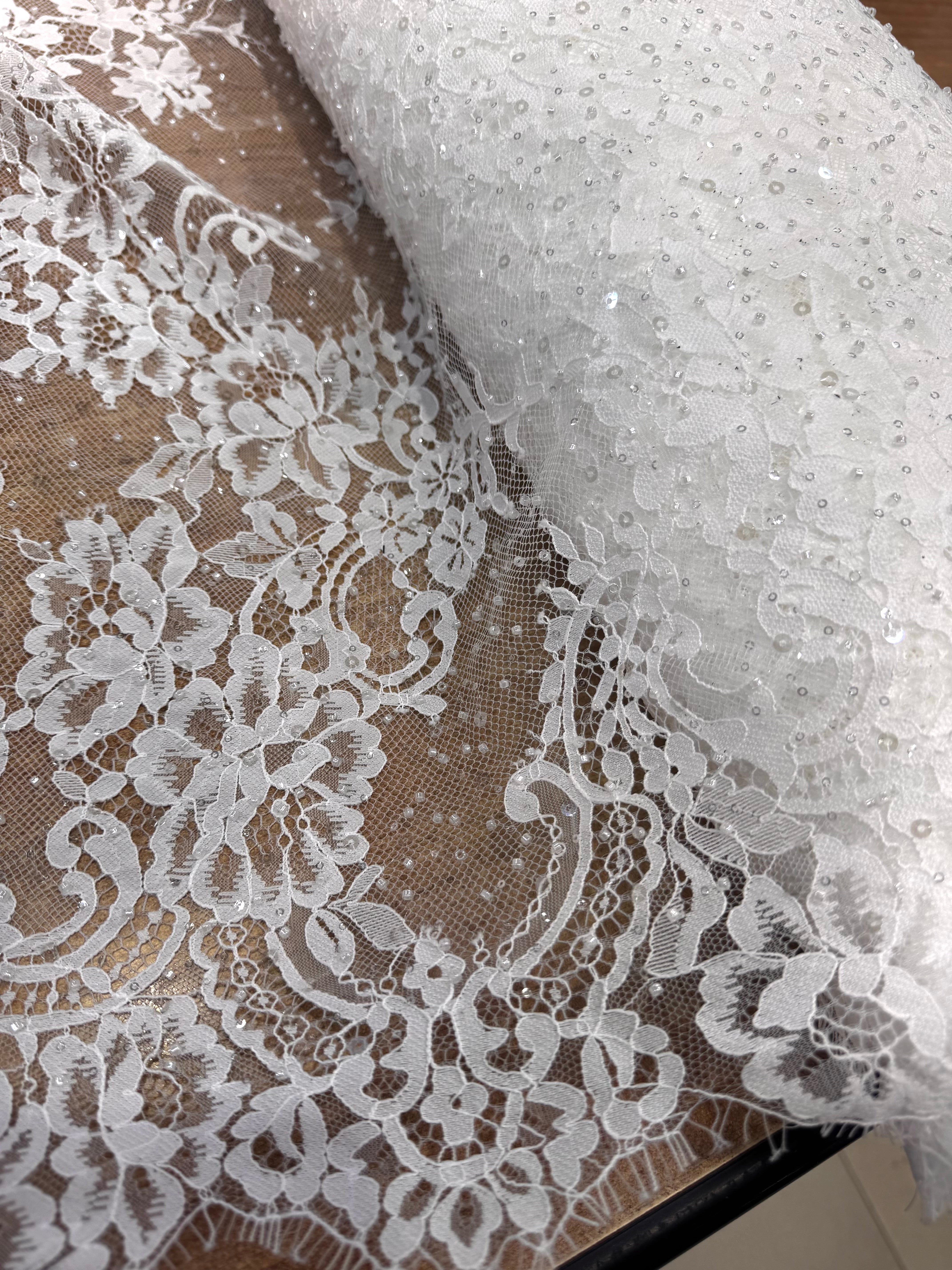 Chantilly Cu Margele Si Paiete Fine, Ivoire