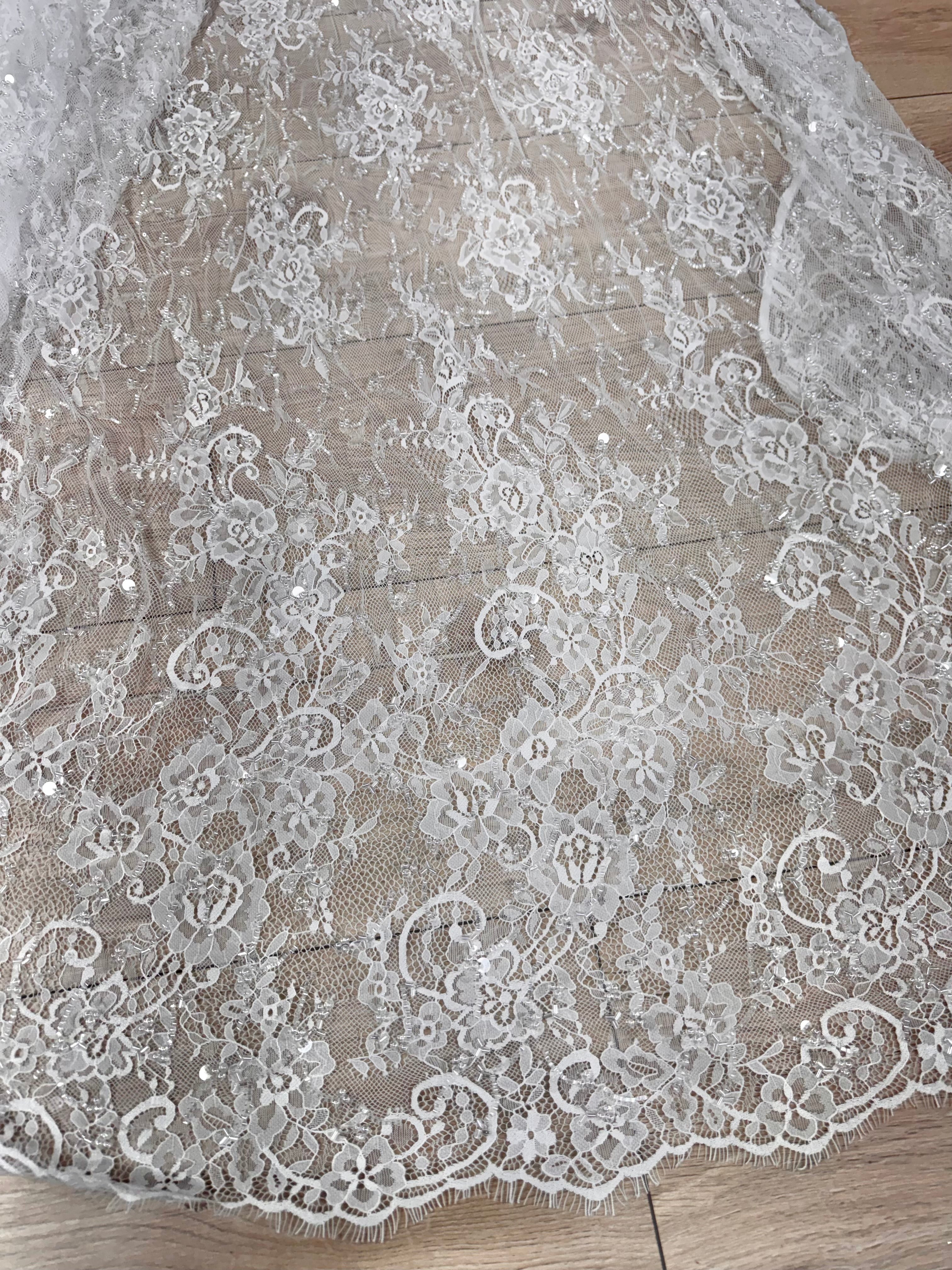 Chantilly Cu Margele Si Paiete Fine, Ivoire