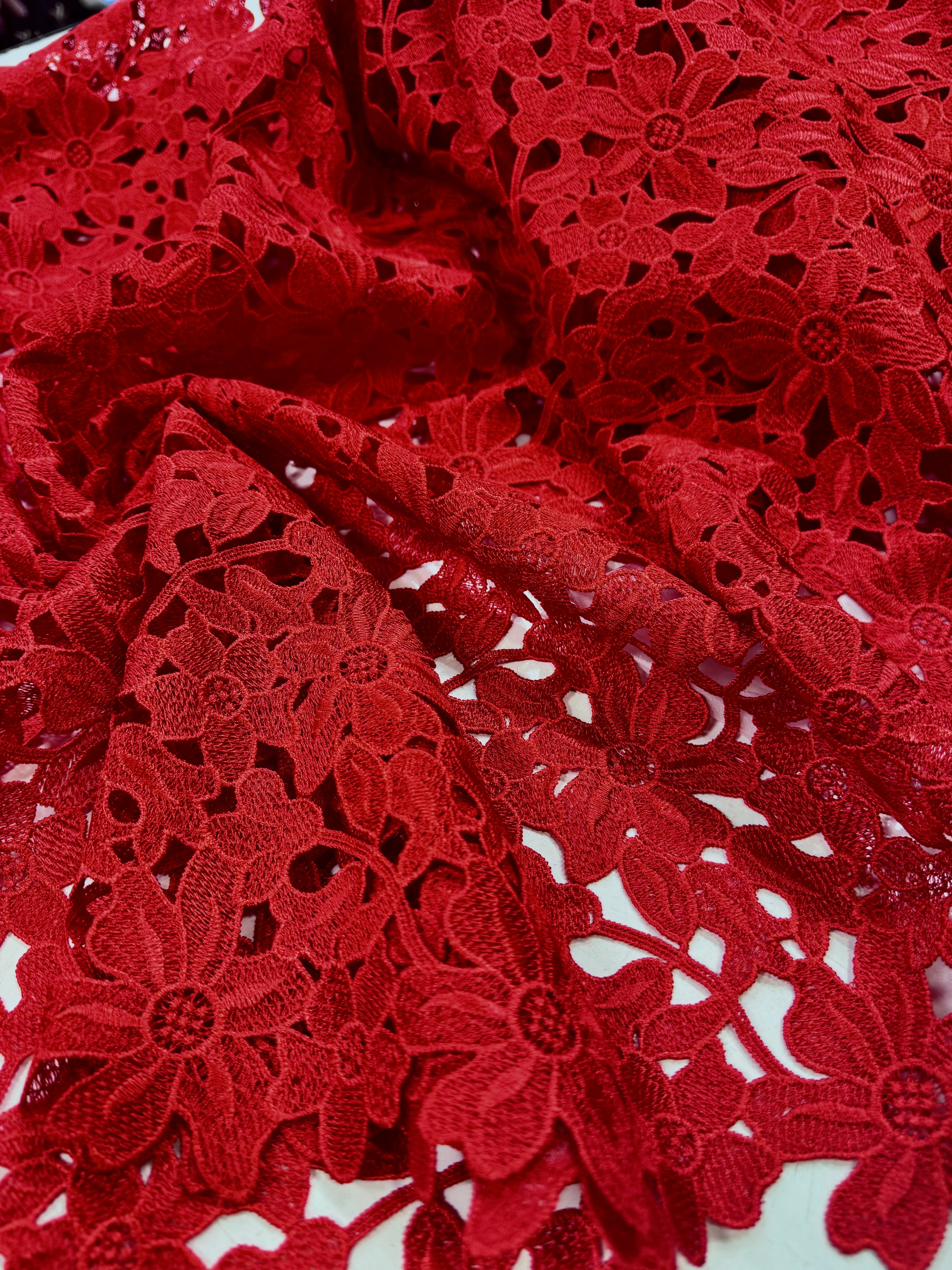 Broderie Sparta, Rosu