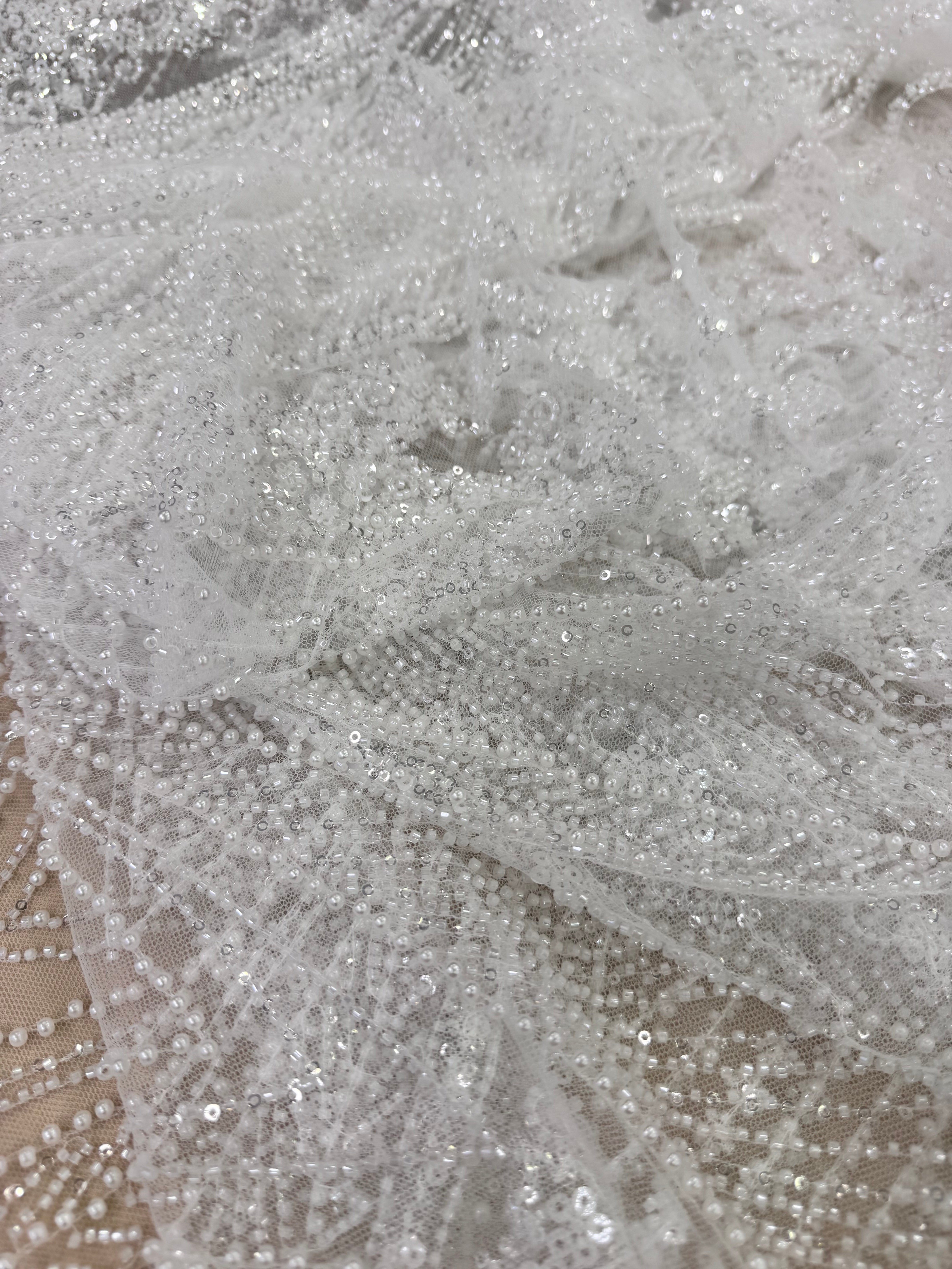 Broderie Pe Tull Cu Margele