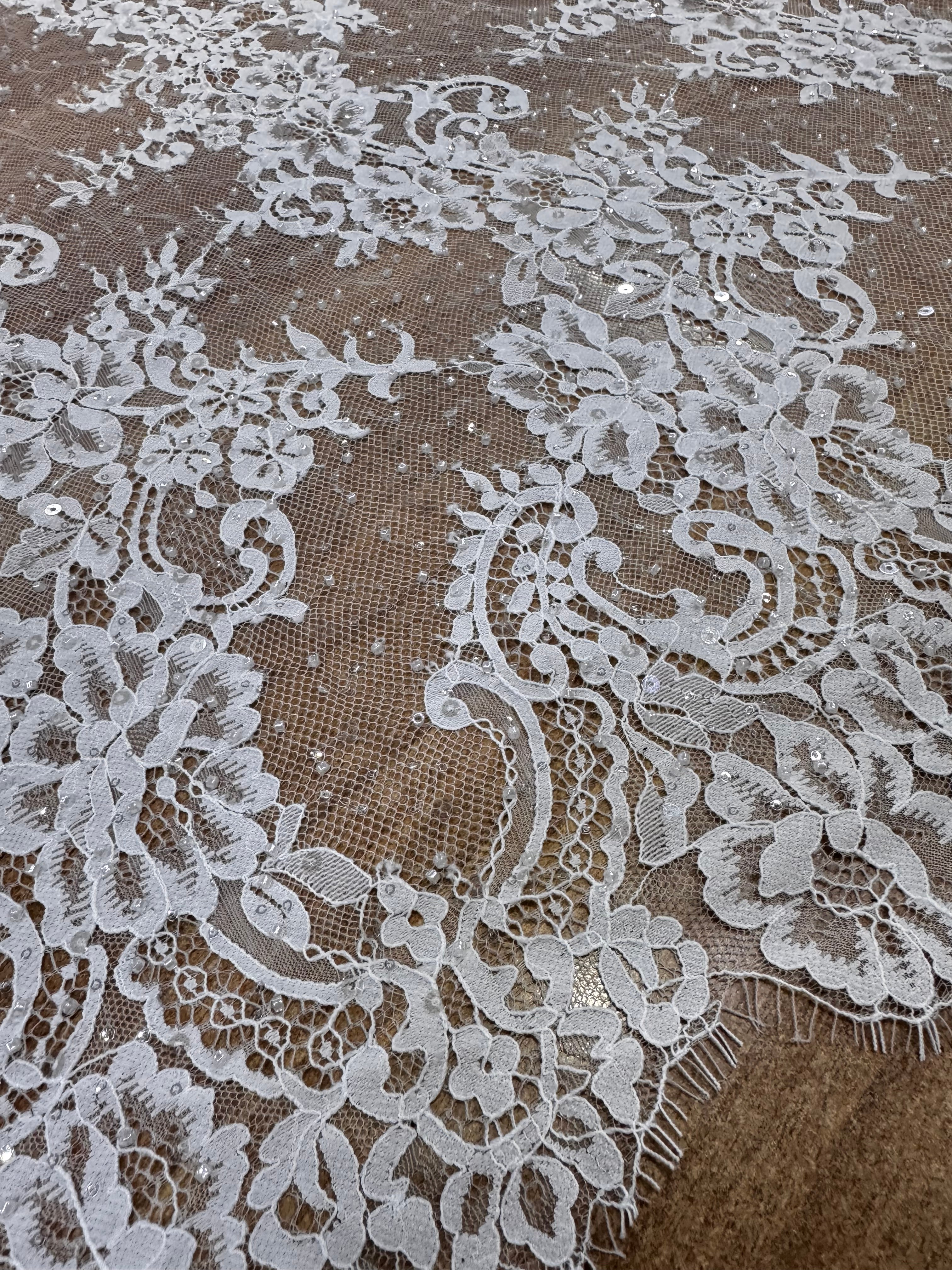 Chantilly Cu Margele Si Paiete Fine, Ivoire