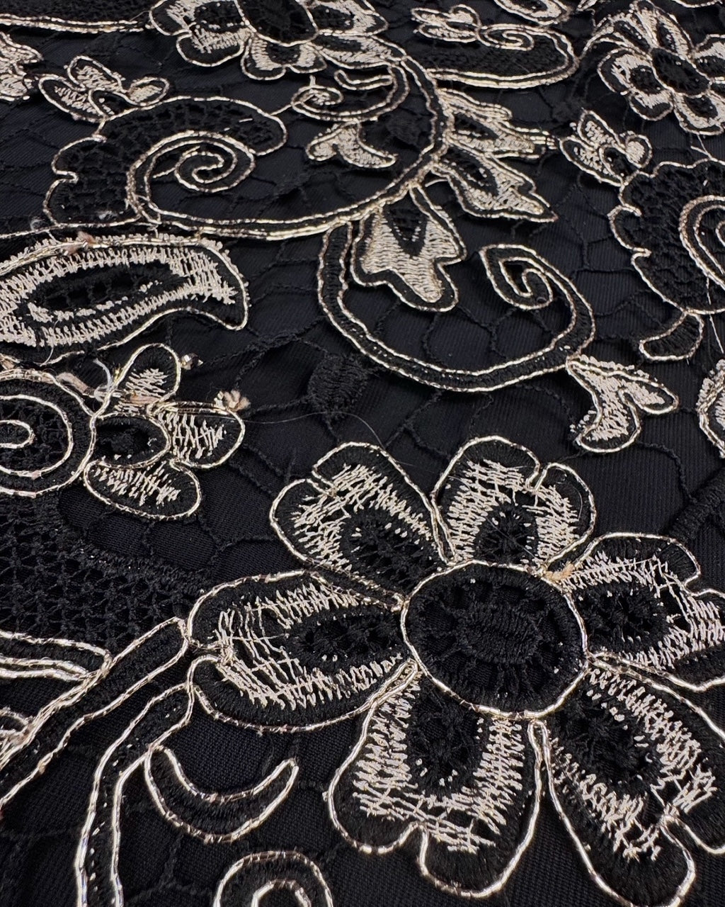 Broderie Sparta Negru Cu Auriu