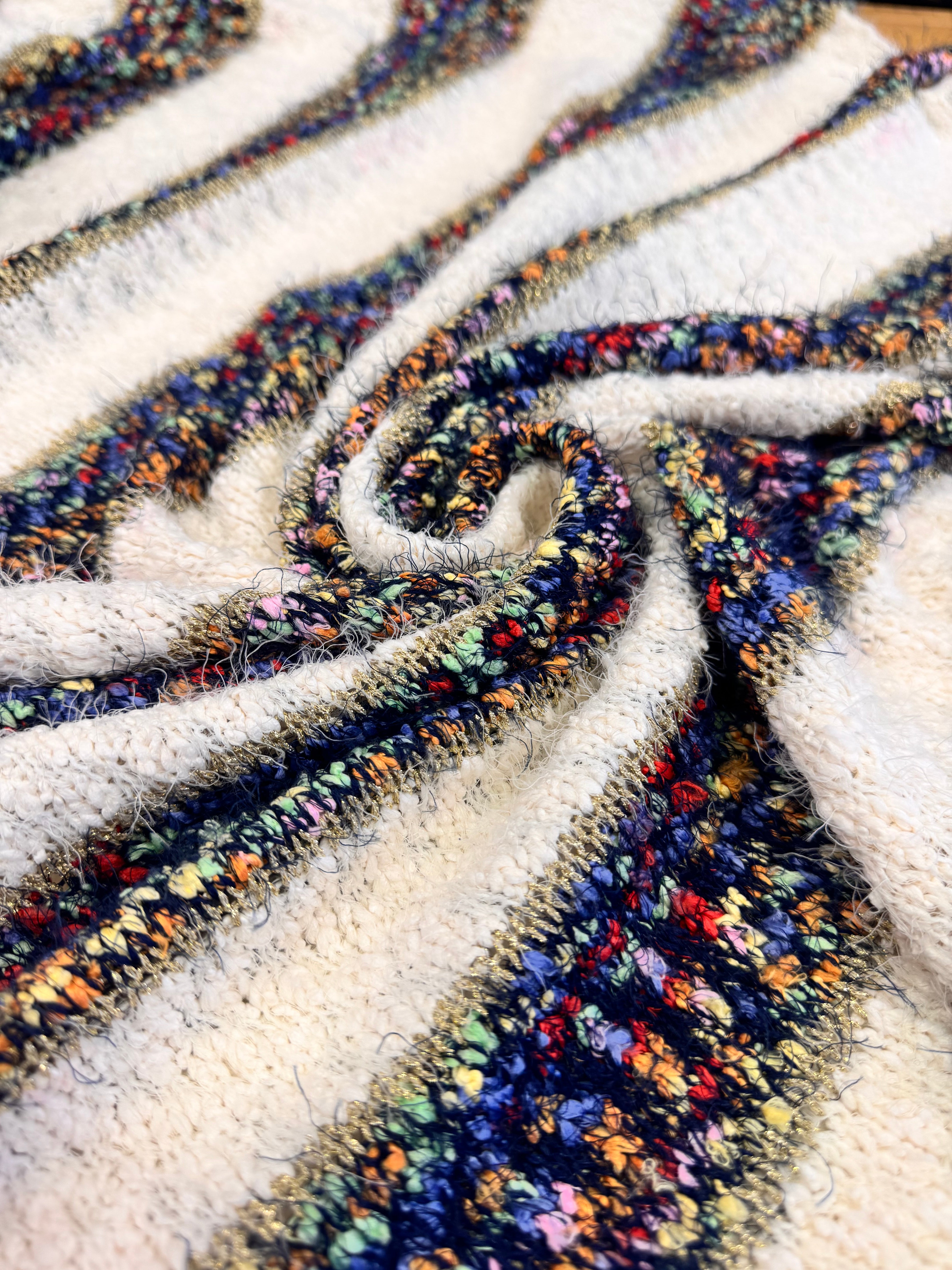 Tricot Pufos Cu Fir Lame Auriu