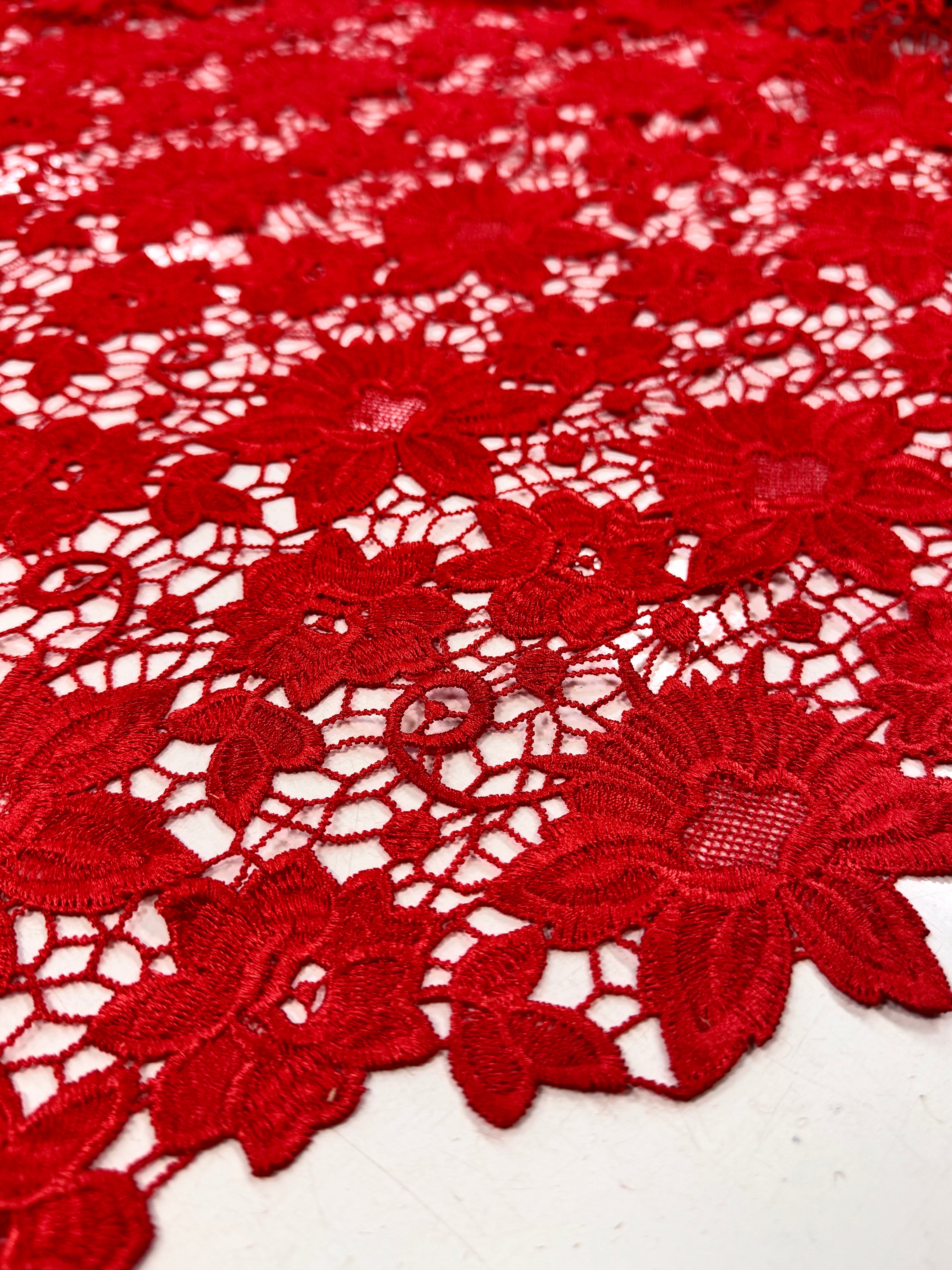 Broderie Sparta, Rosu