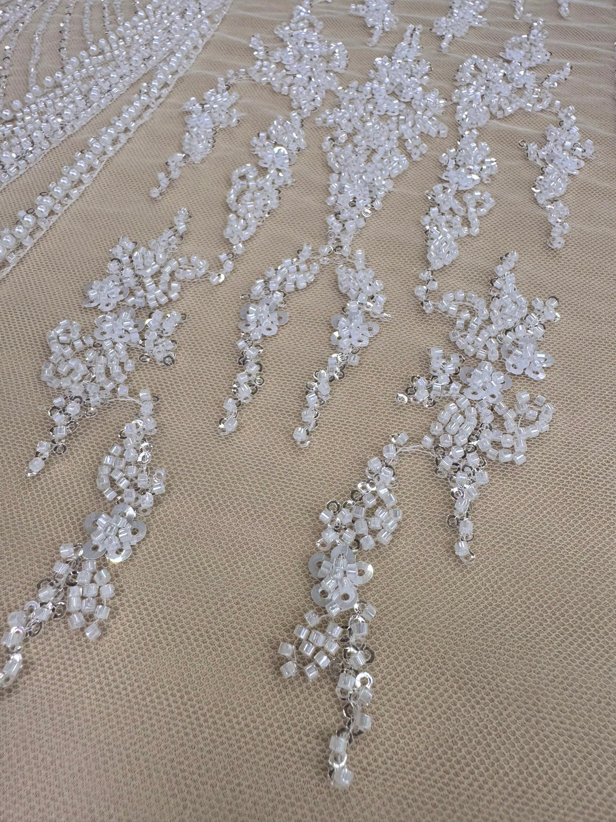 Broderie Pe Tull Cu Margele