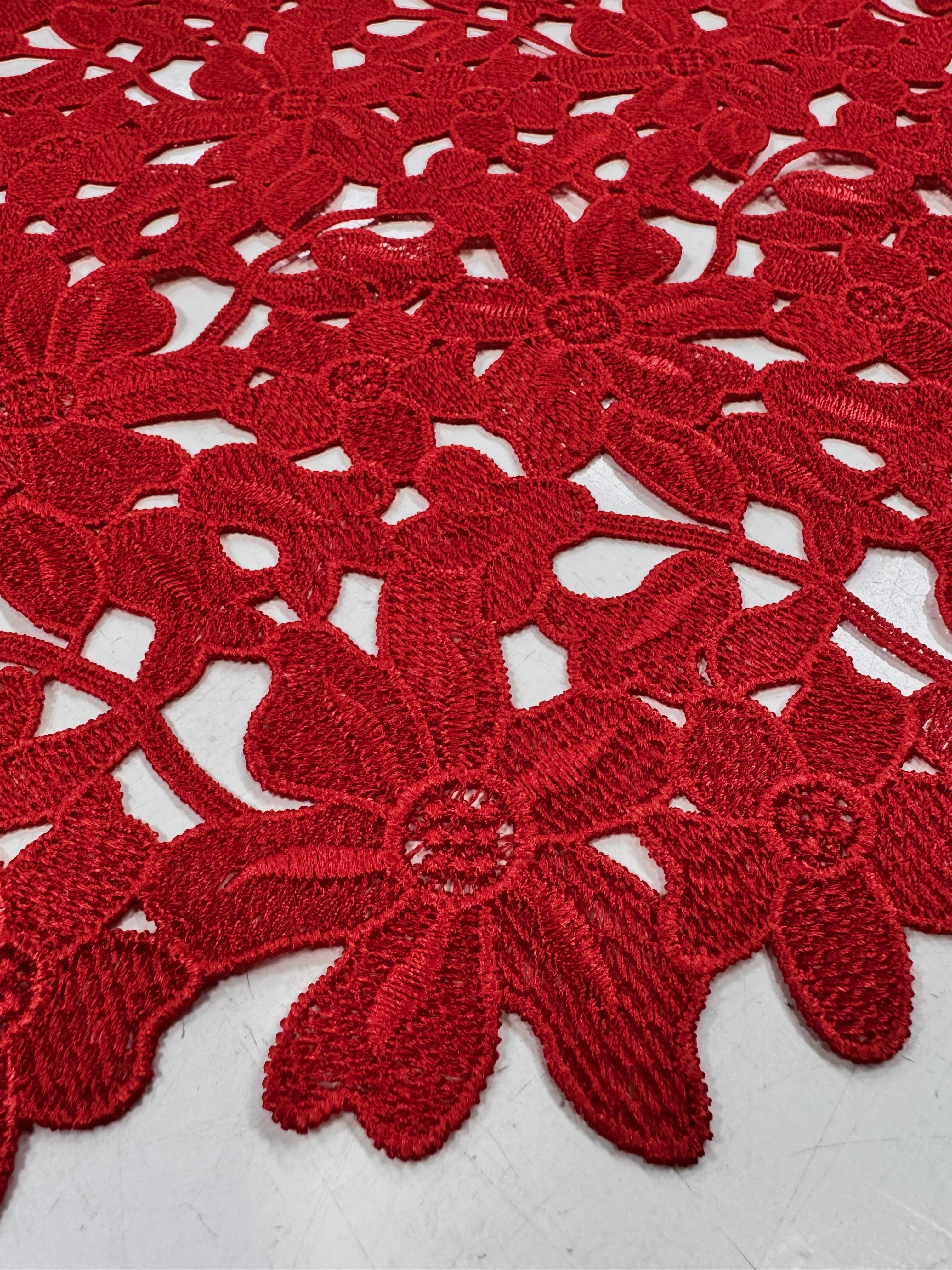 Broderie Sparta, Rosu