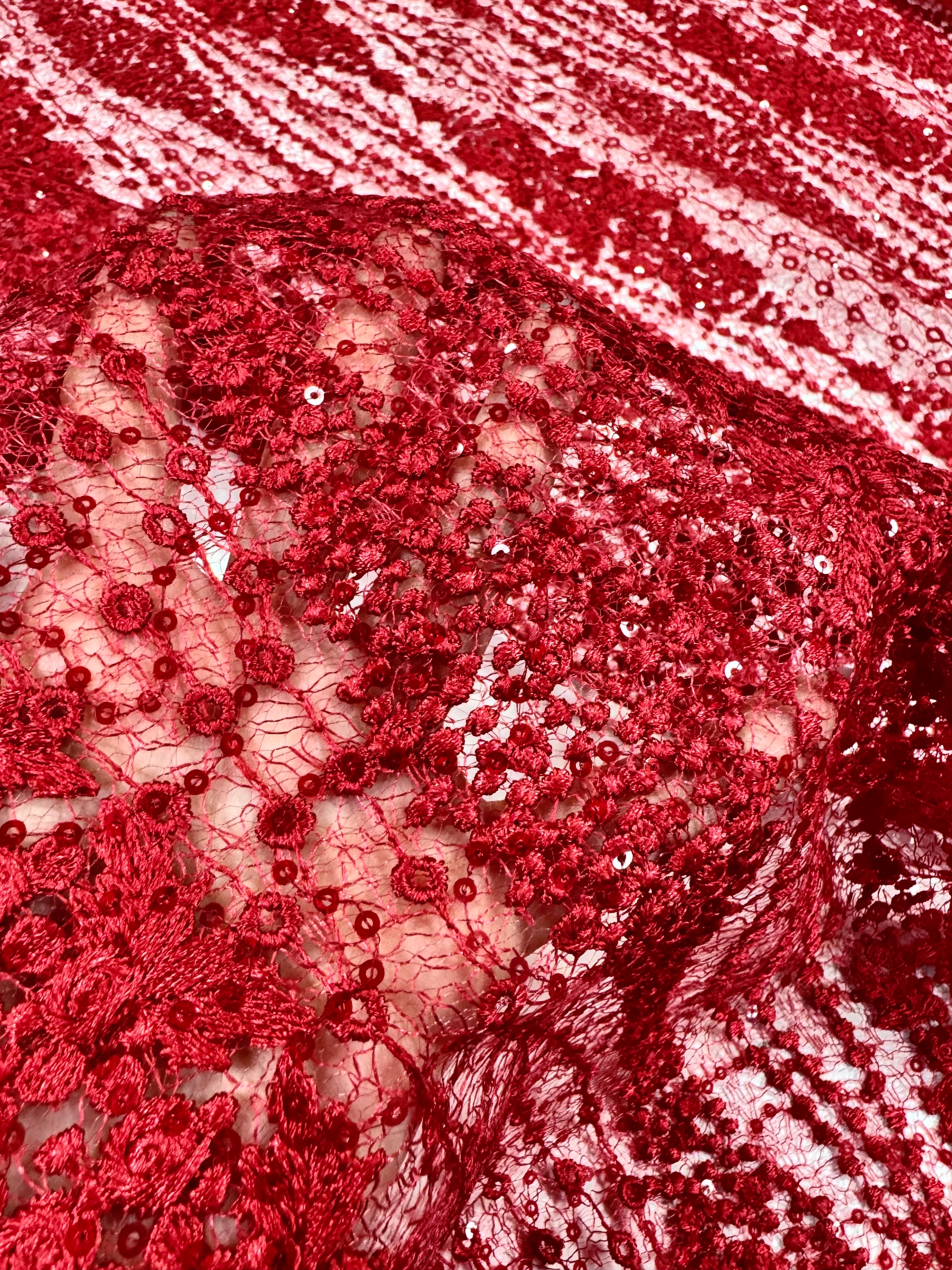 Broderie Cu Insertie De Paiete Fine, Rosu