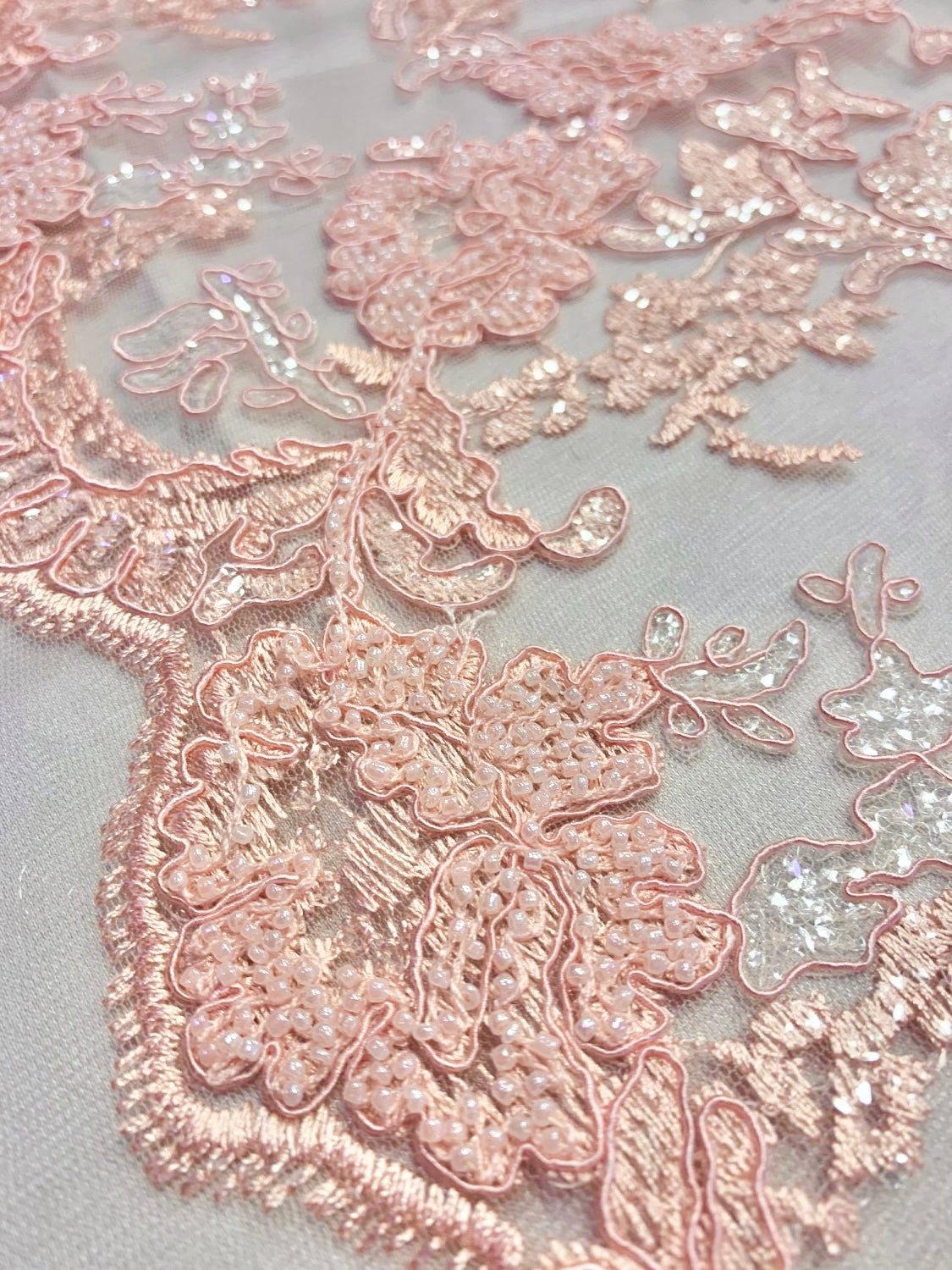 Broderie Pe Tull Cu Margele, Piersica