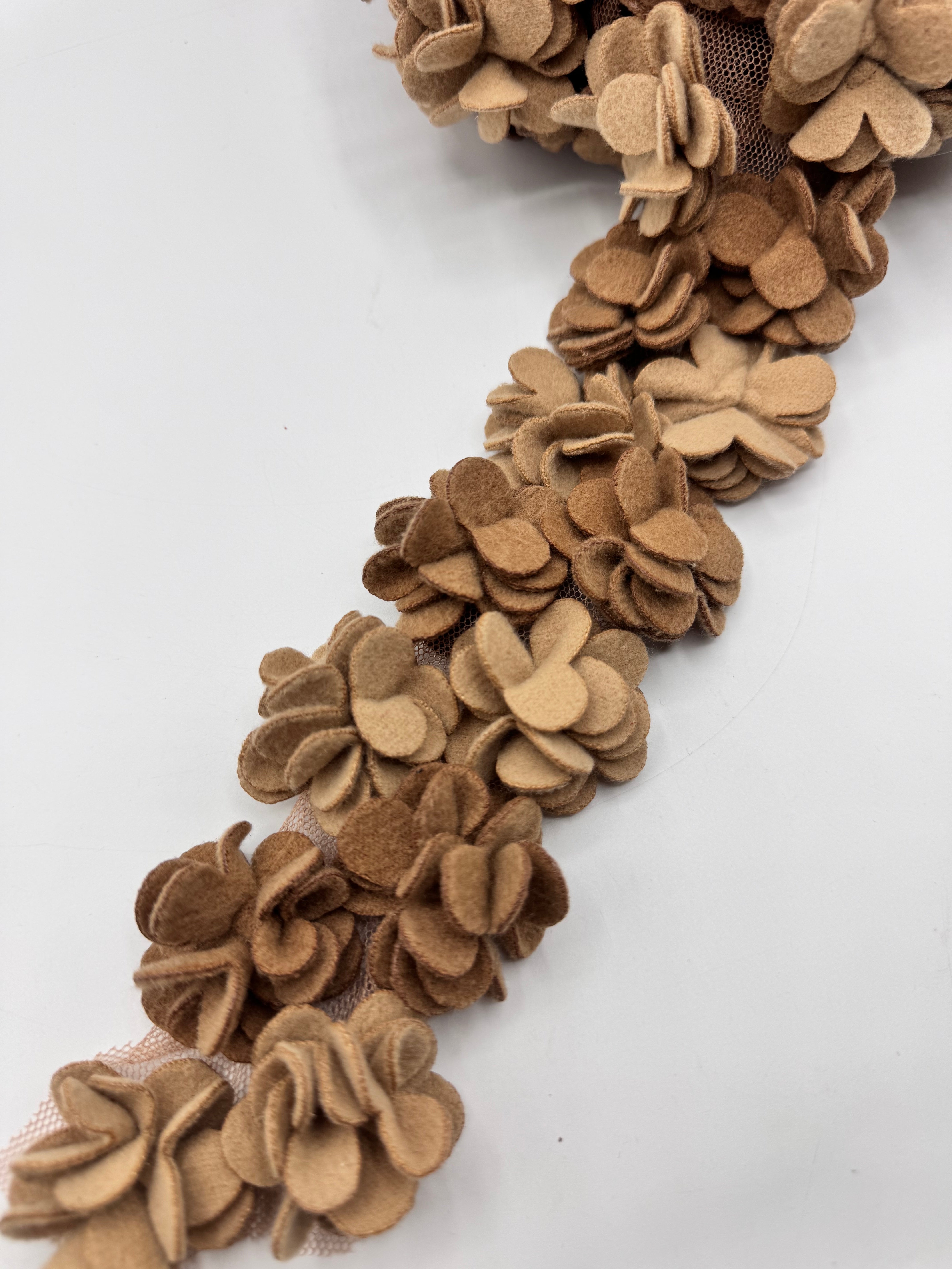 Pasmanterie cu aplicatii din stofa 7cm