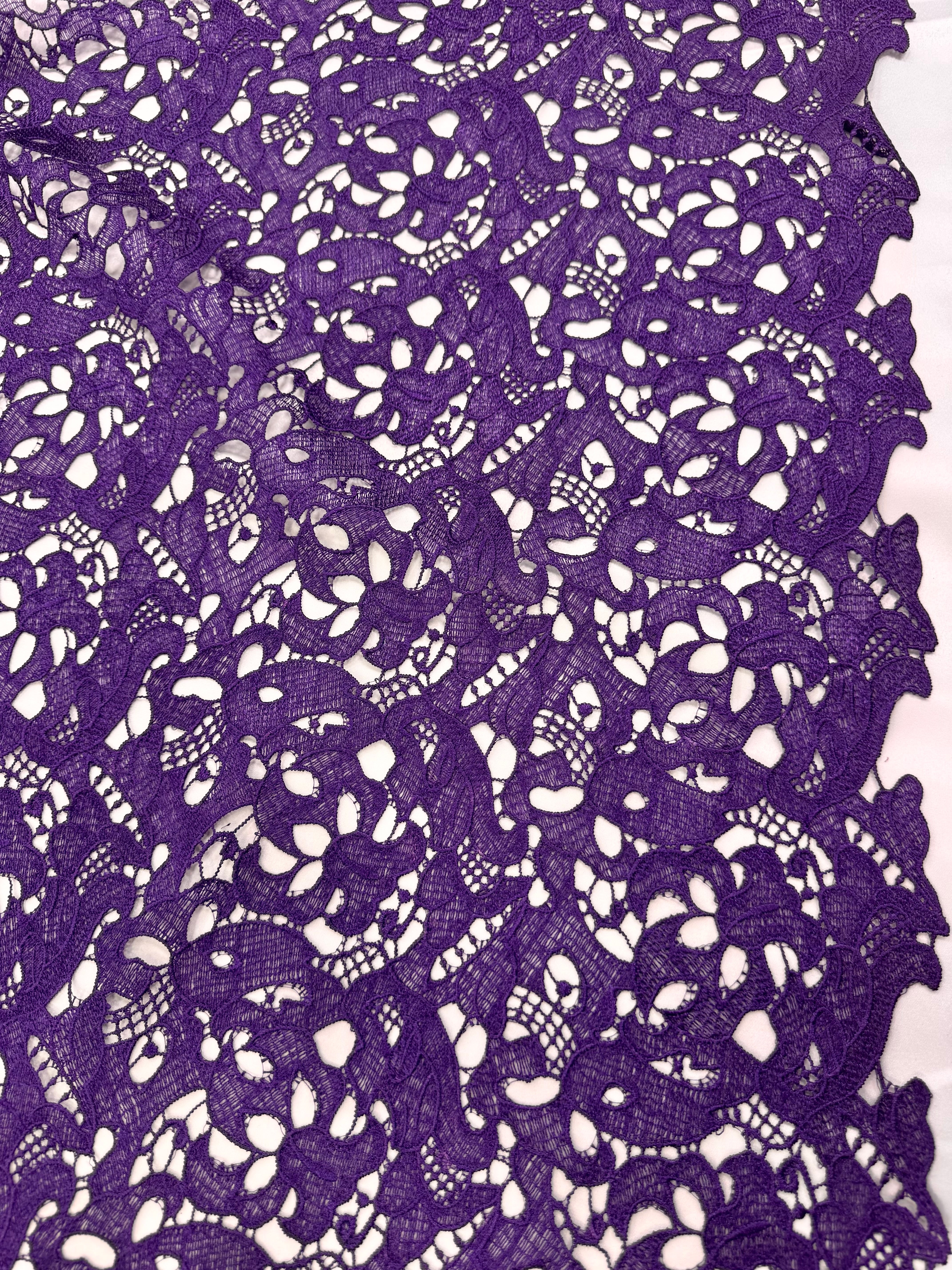 Broderie Sparta, Mov