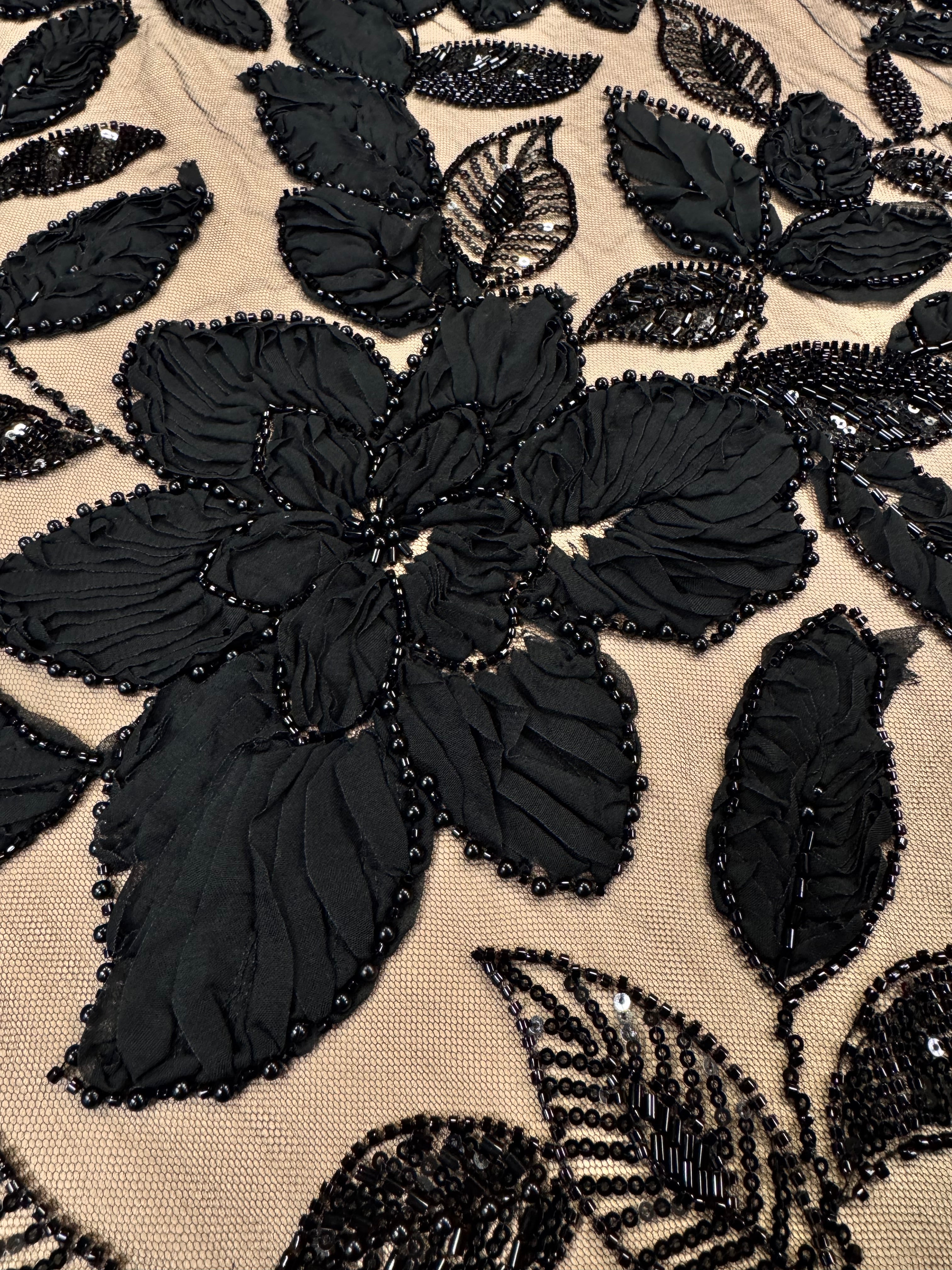 Broderie Decupabila, Negru