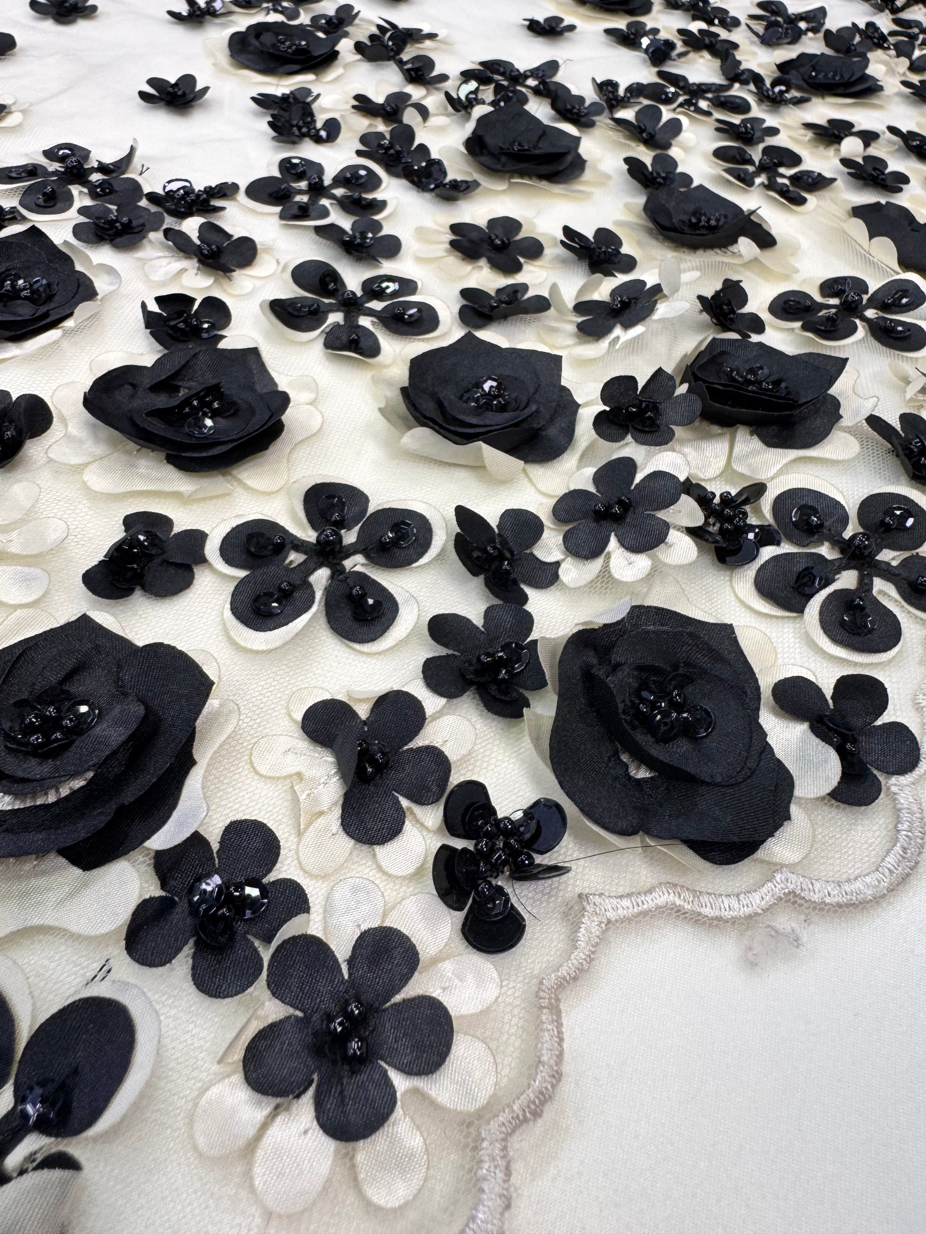 Broderie Pe Tull Crem Unt Cu Flori 3D Negre