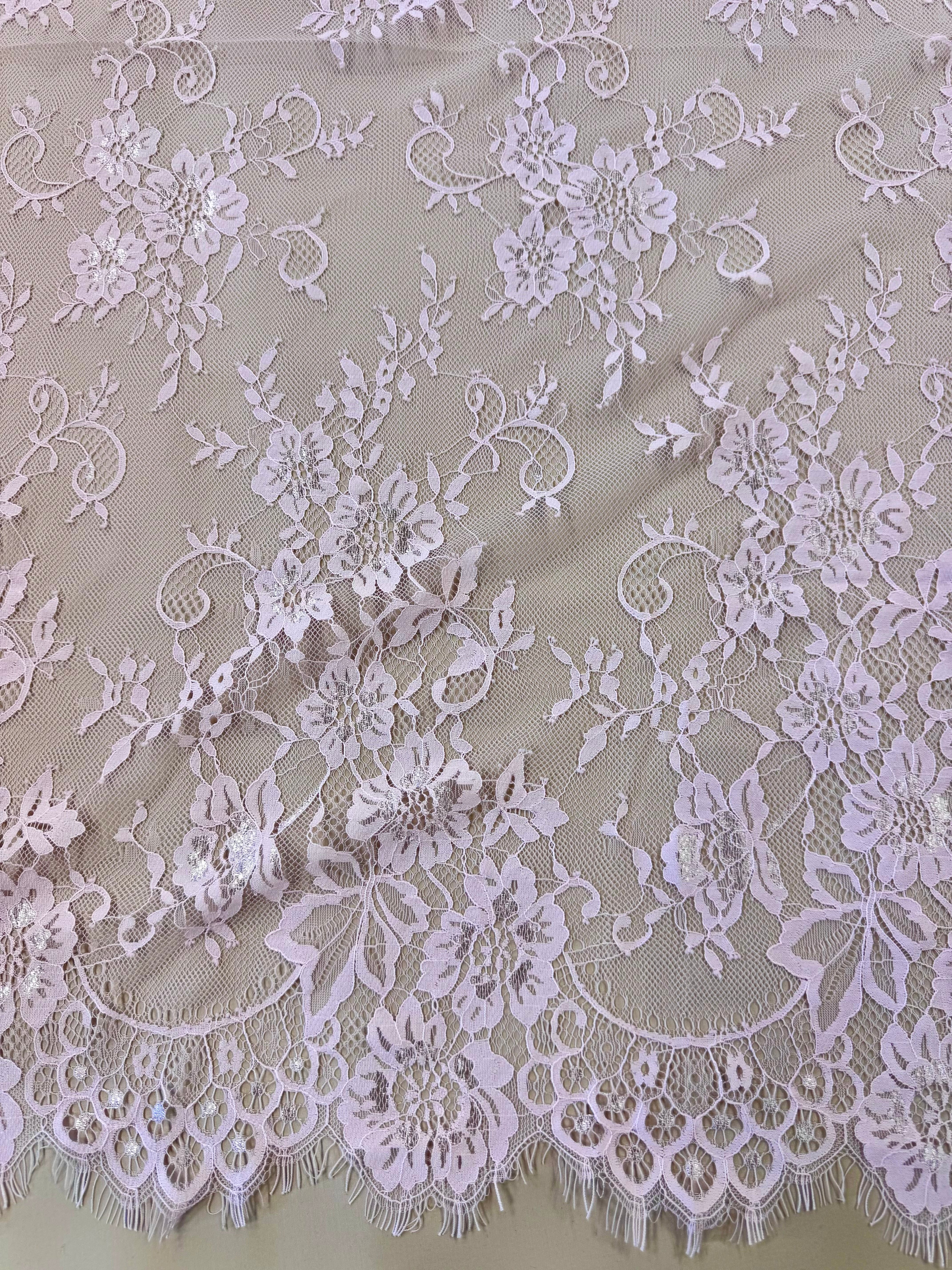 Dantela Tip Chantilly Roz pastel  - preț pe metru