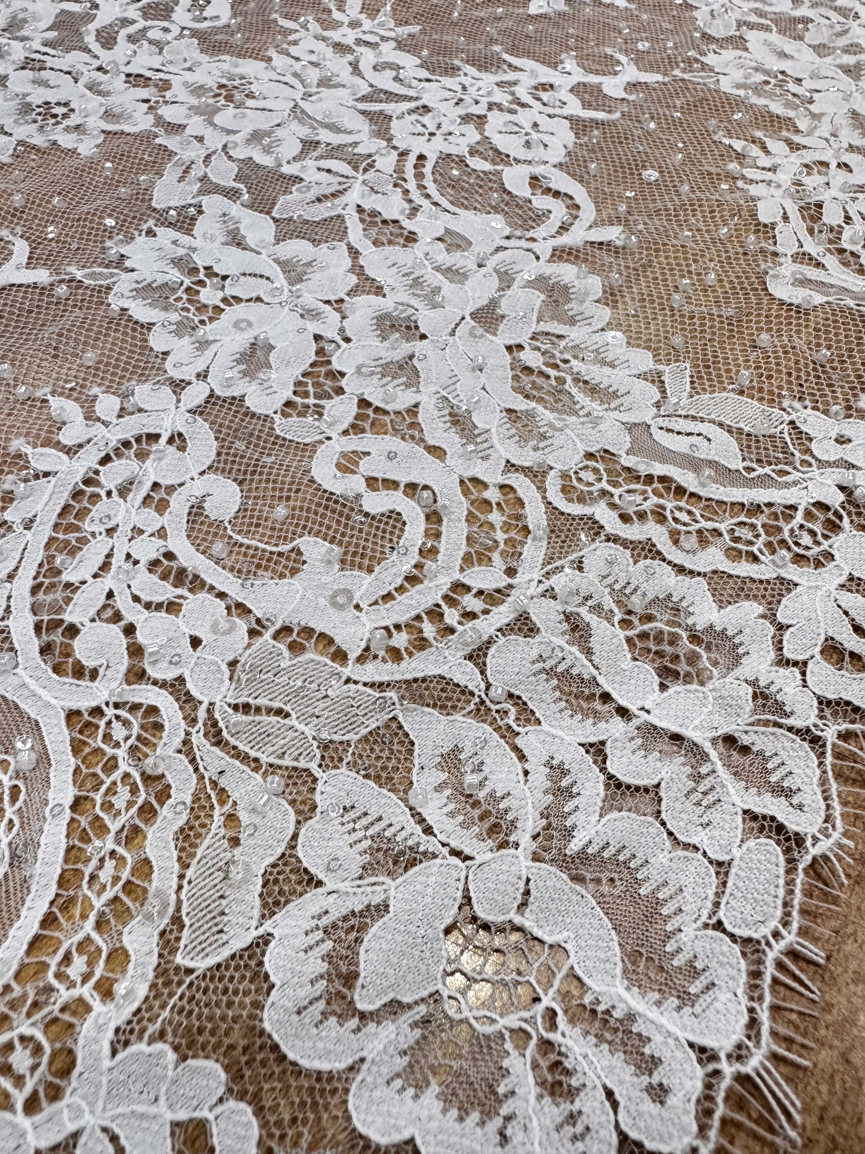 Chantilly Cu Margele Si Paiete Fine, Ivoire