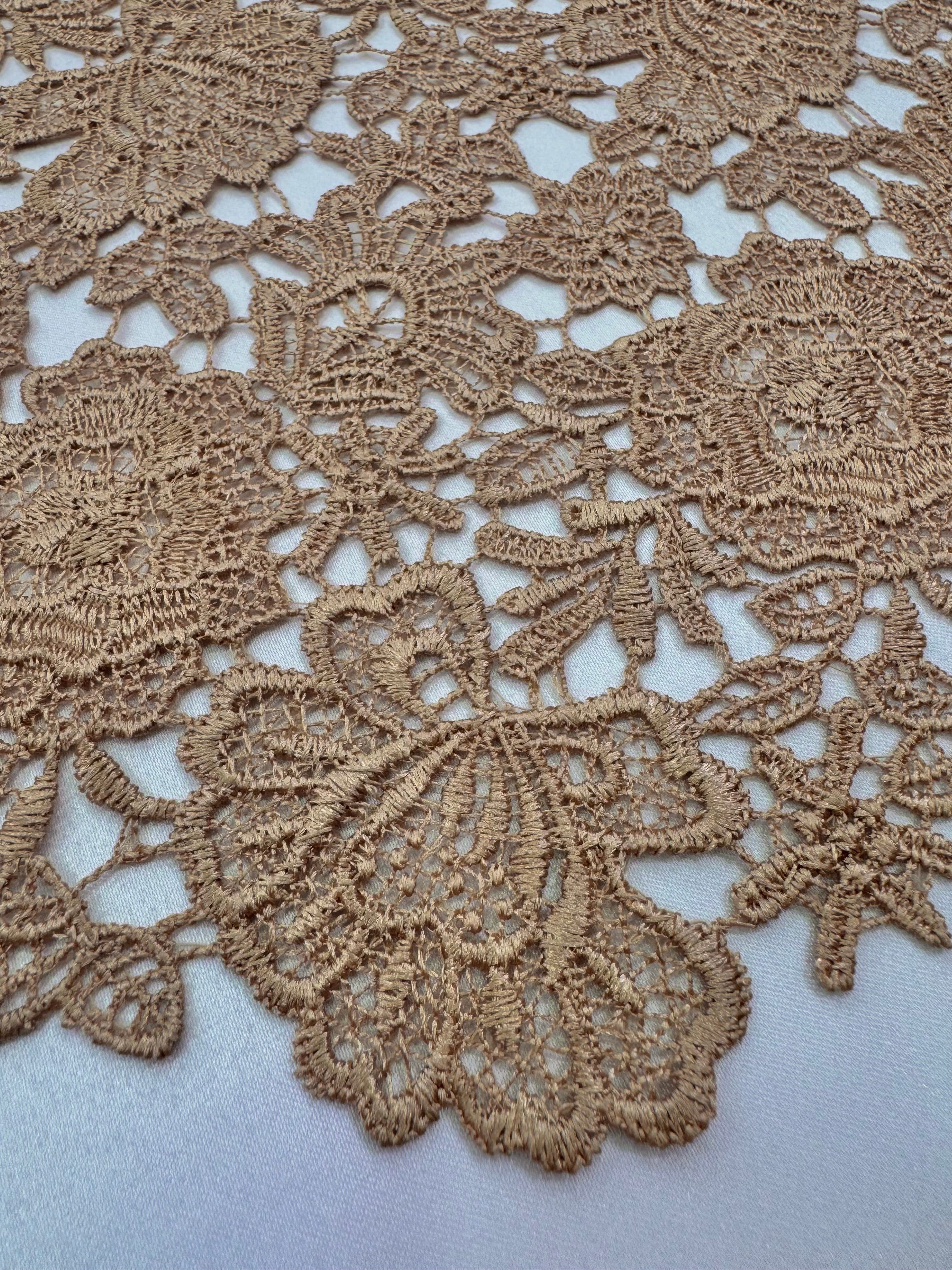 Broderie Sparta, Bej