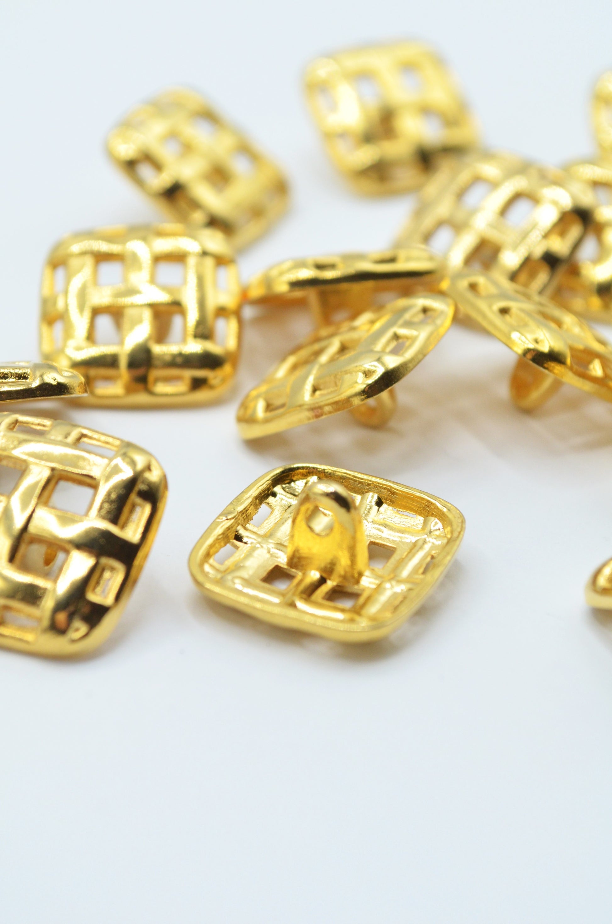 Nasturi Metalici,17mm, Auriu