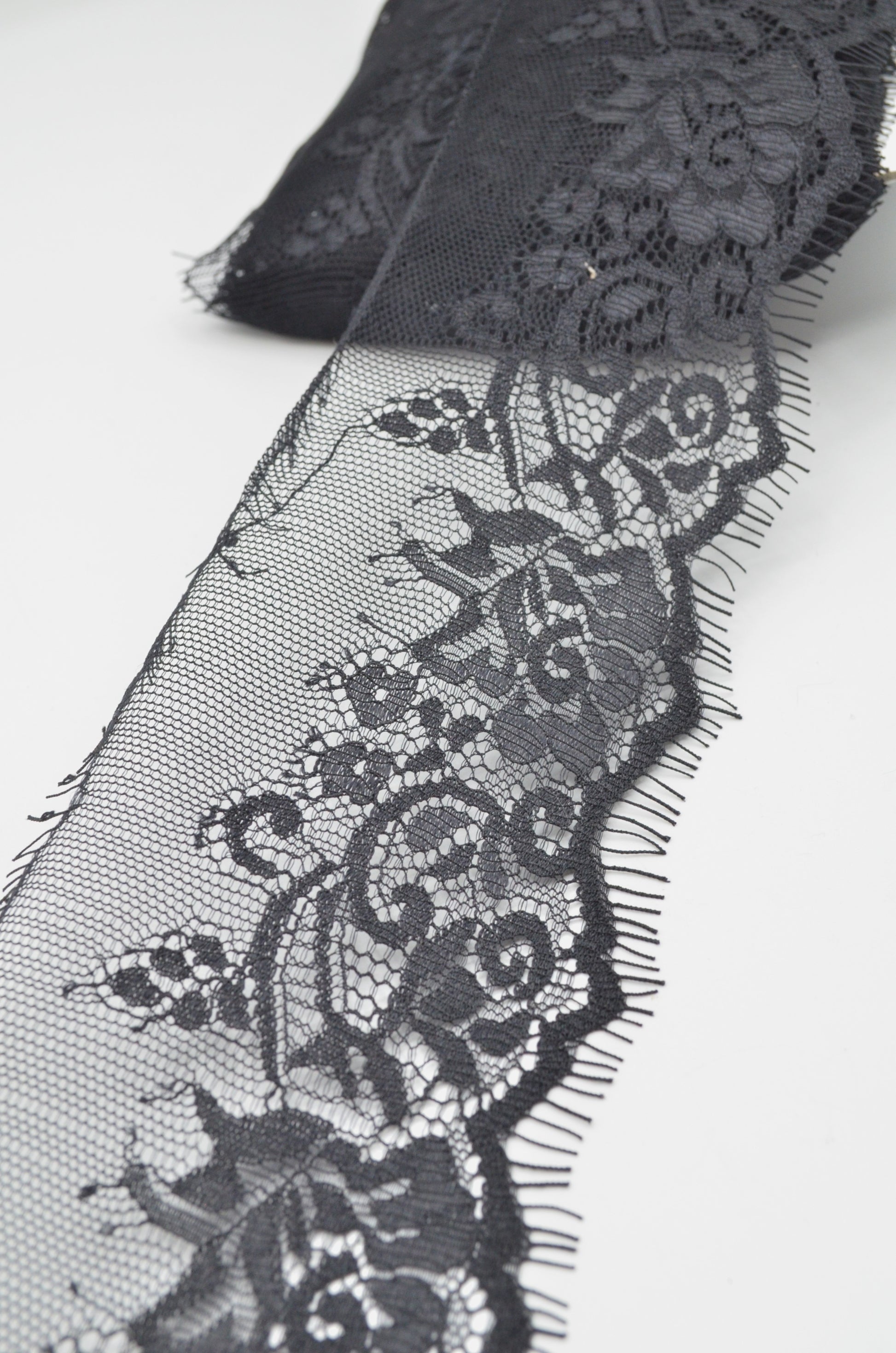 Dantela Chantilly 300 x 9cm, Negru