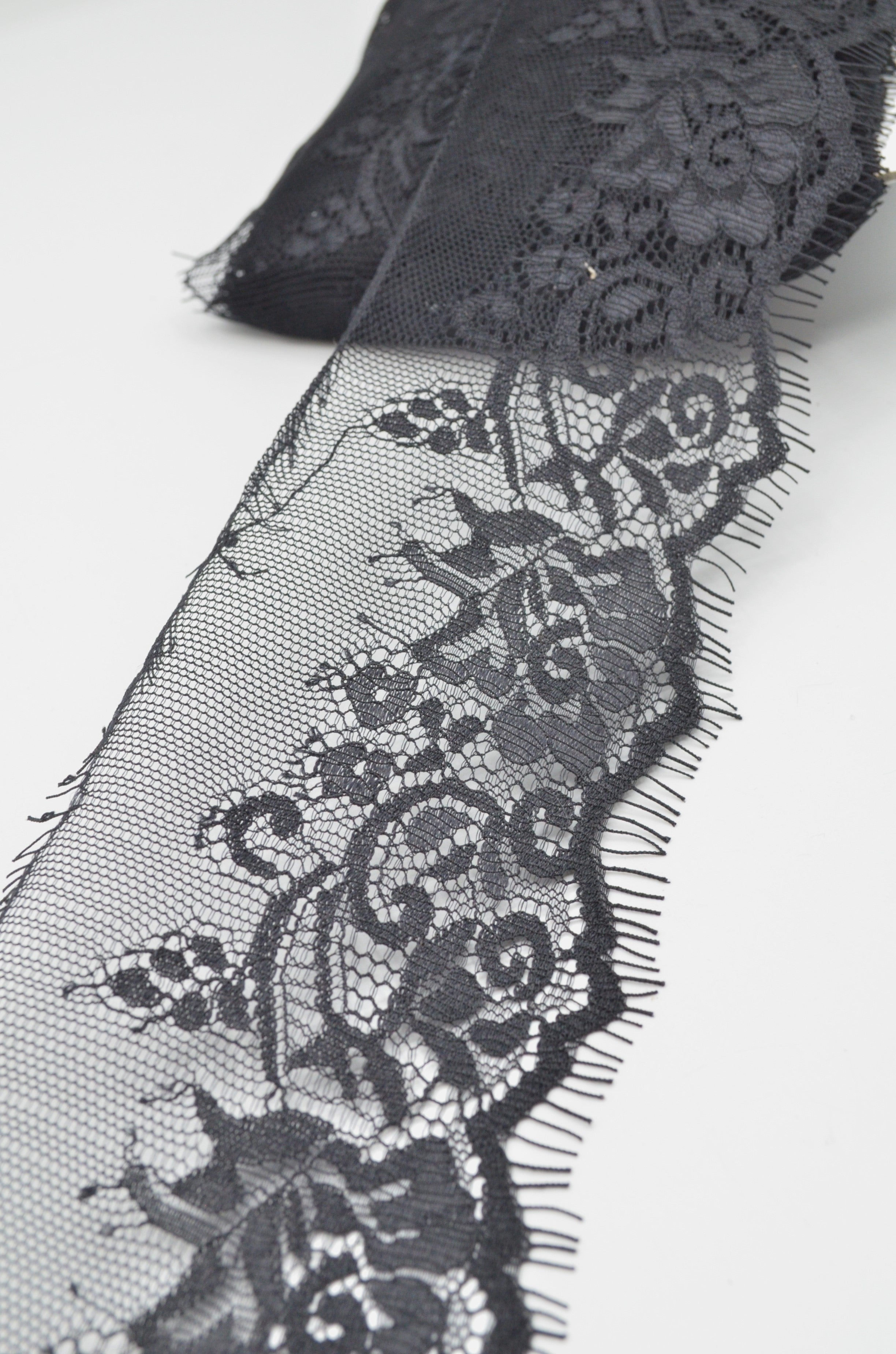 Dantela Chantilly 300 x 9cm, Negru