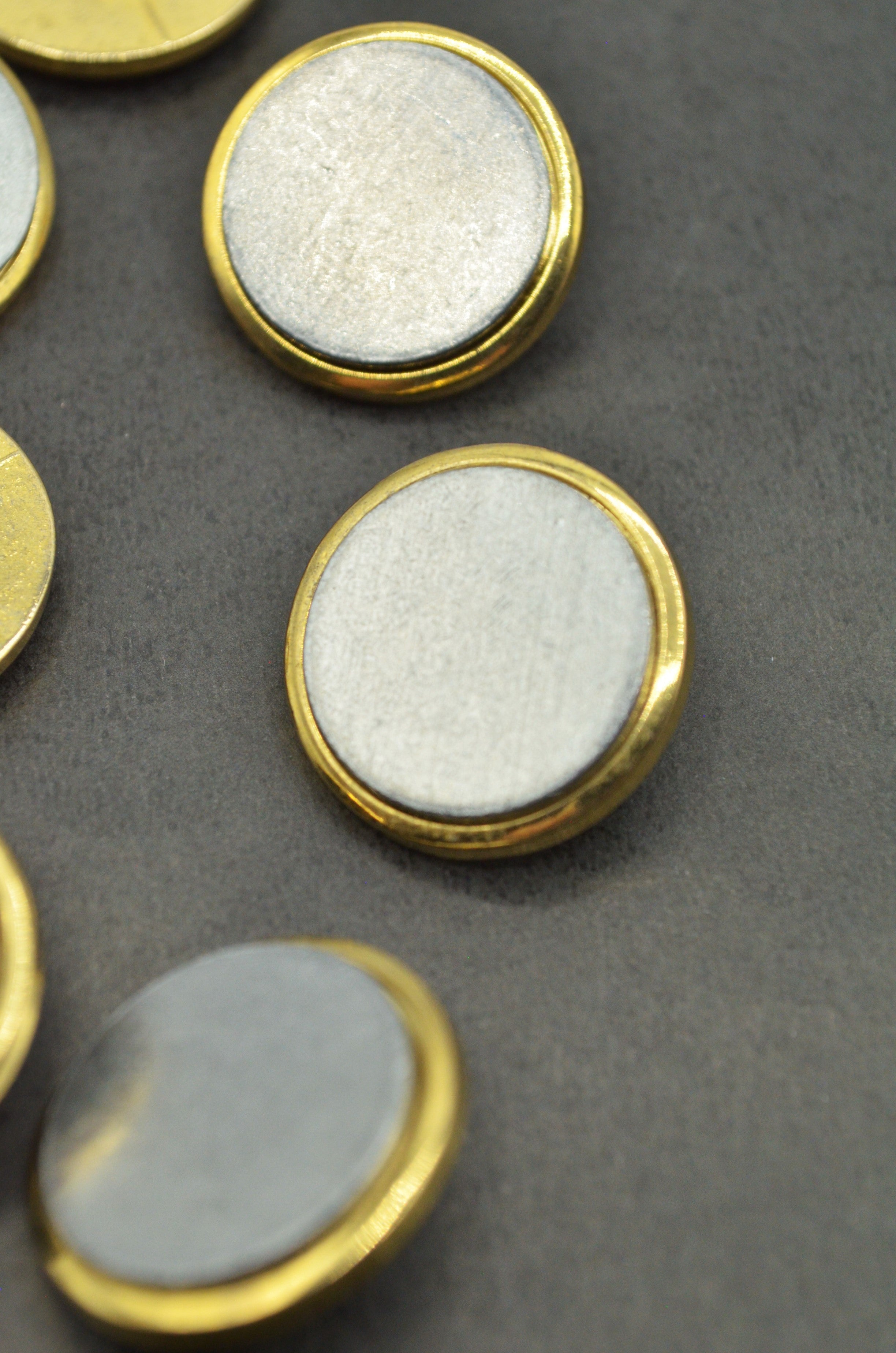 Nasturi Metalici 20mm, Auriu Cu Argintiu