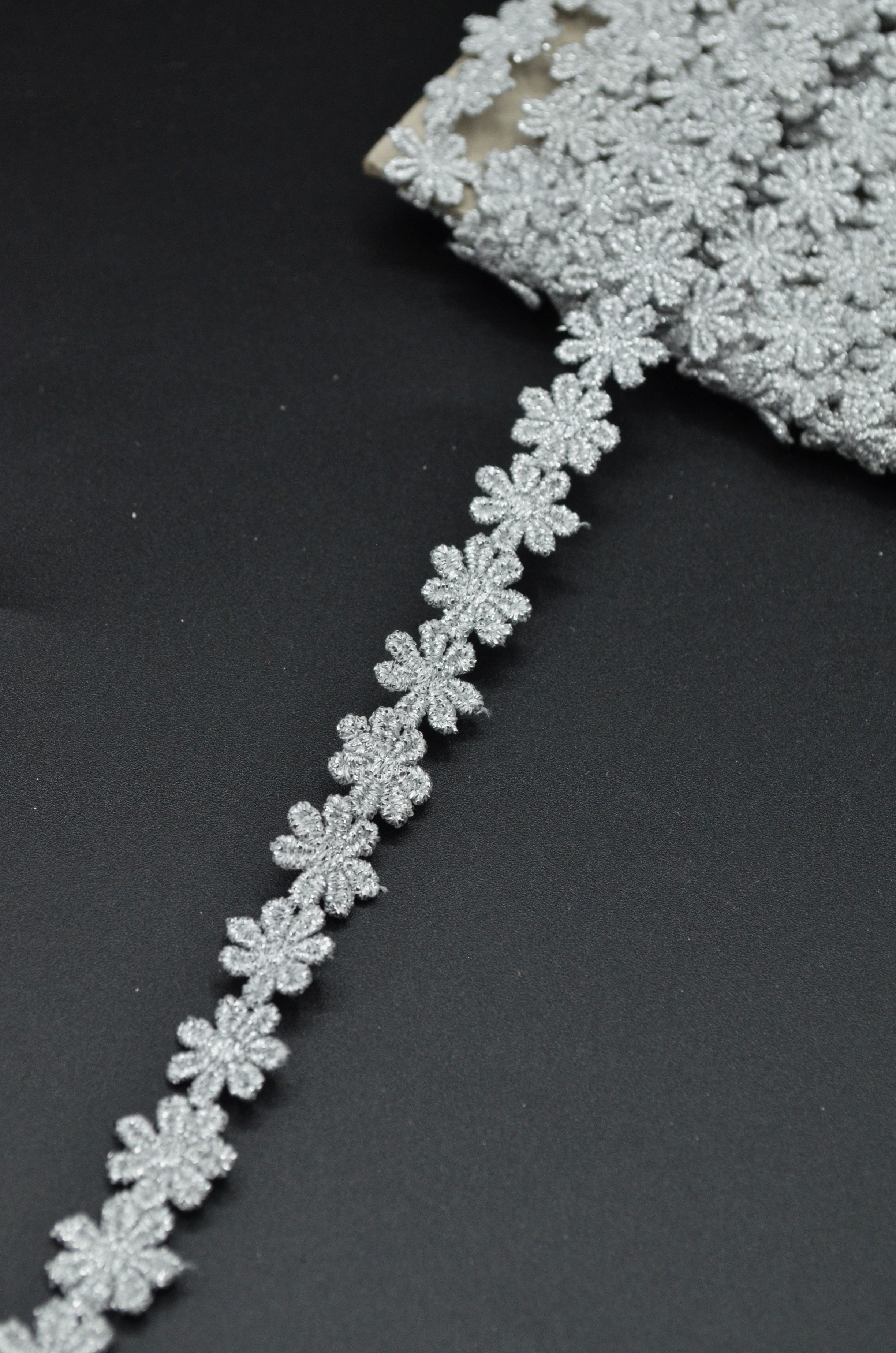 Pasmanterie Floricele, 13mm, Argintiu