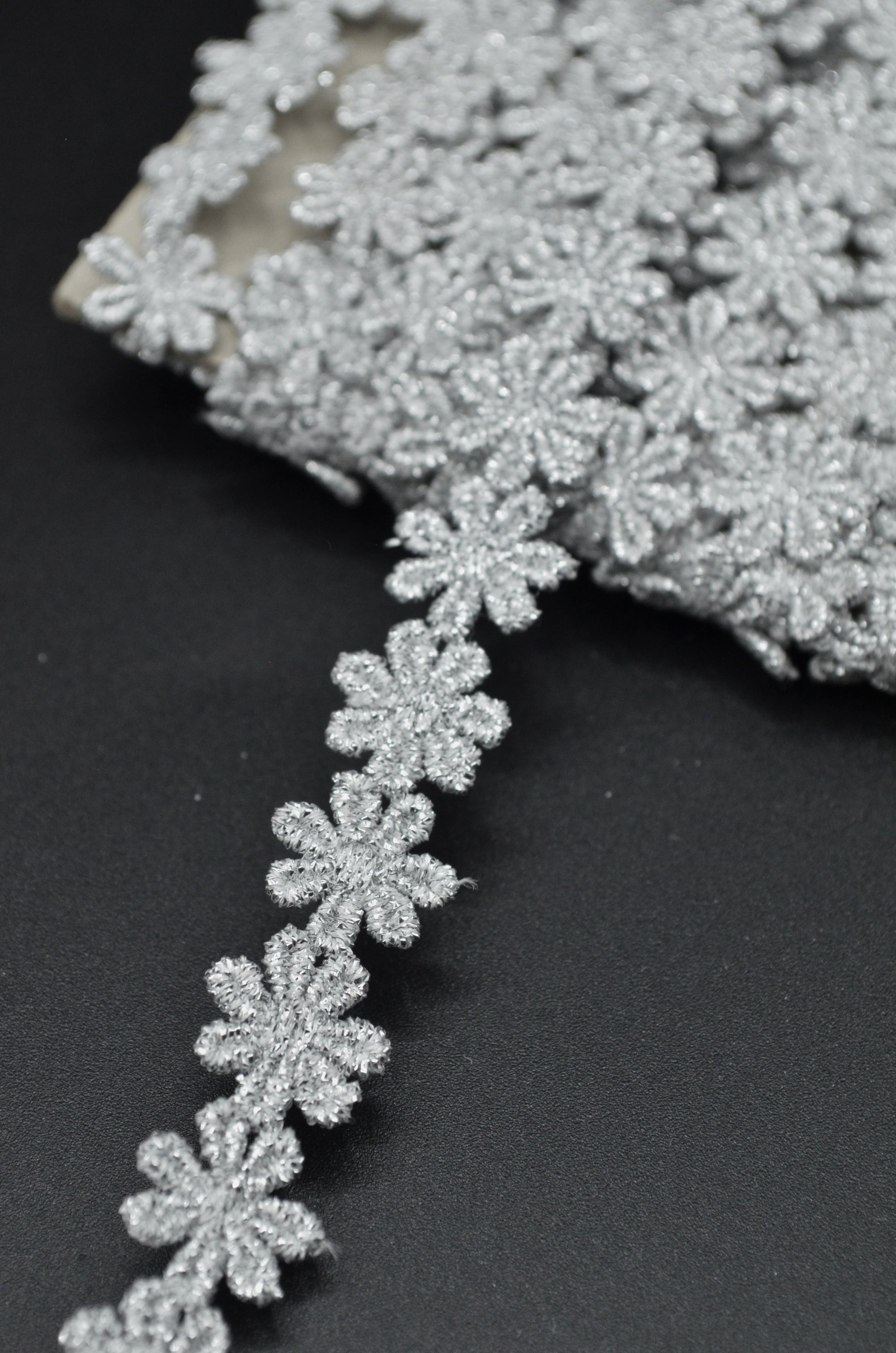 Pasmanterie Floricele, 13mm, Argintiu