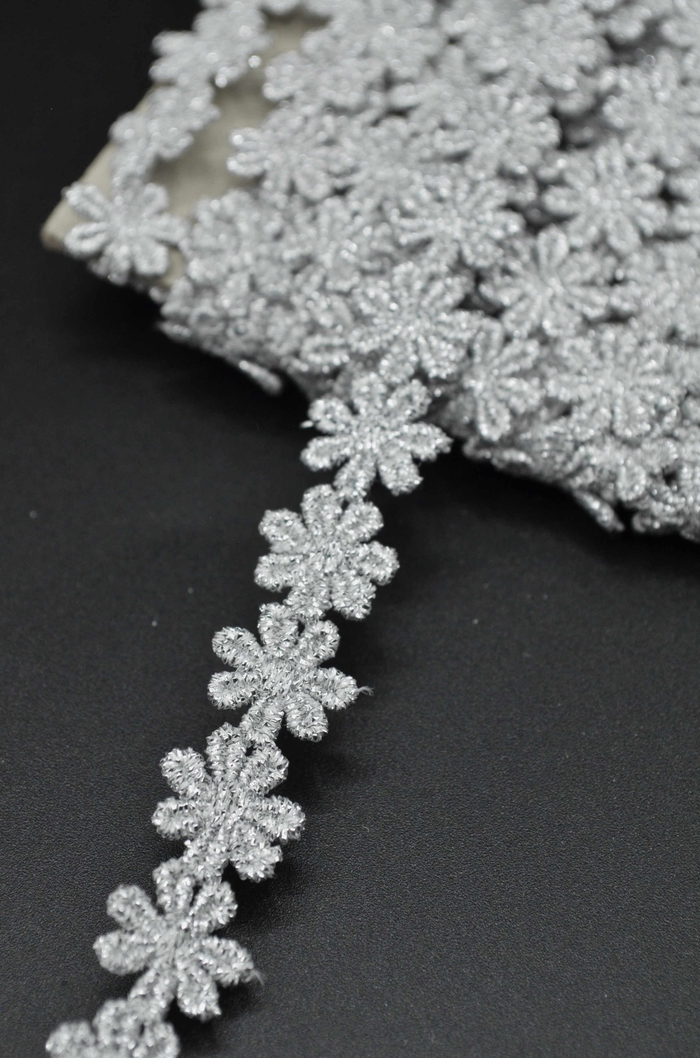 Pasmanterie Floricele, 13mm, Argintiu