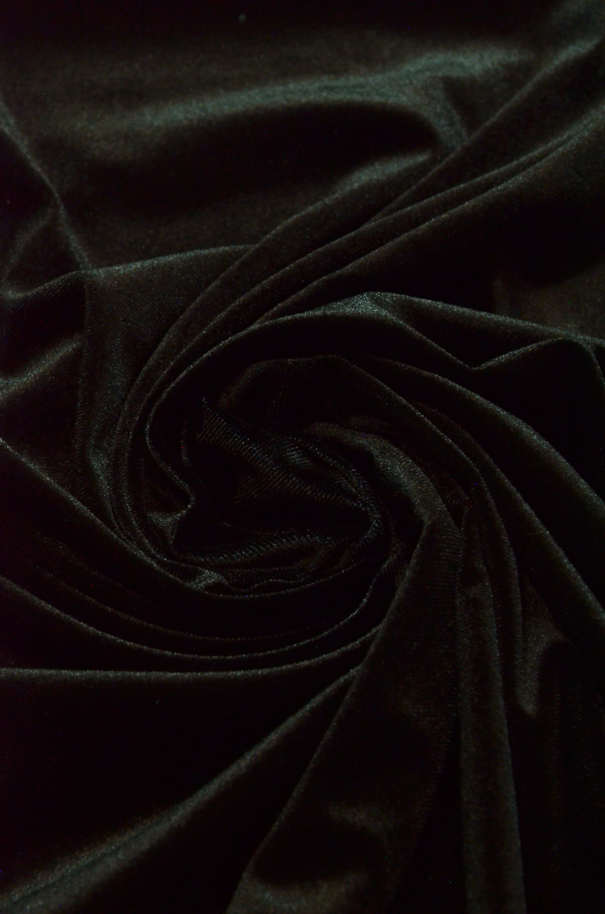 Catifea Elastica, Negru