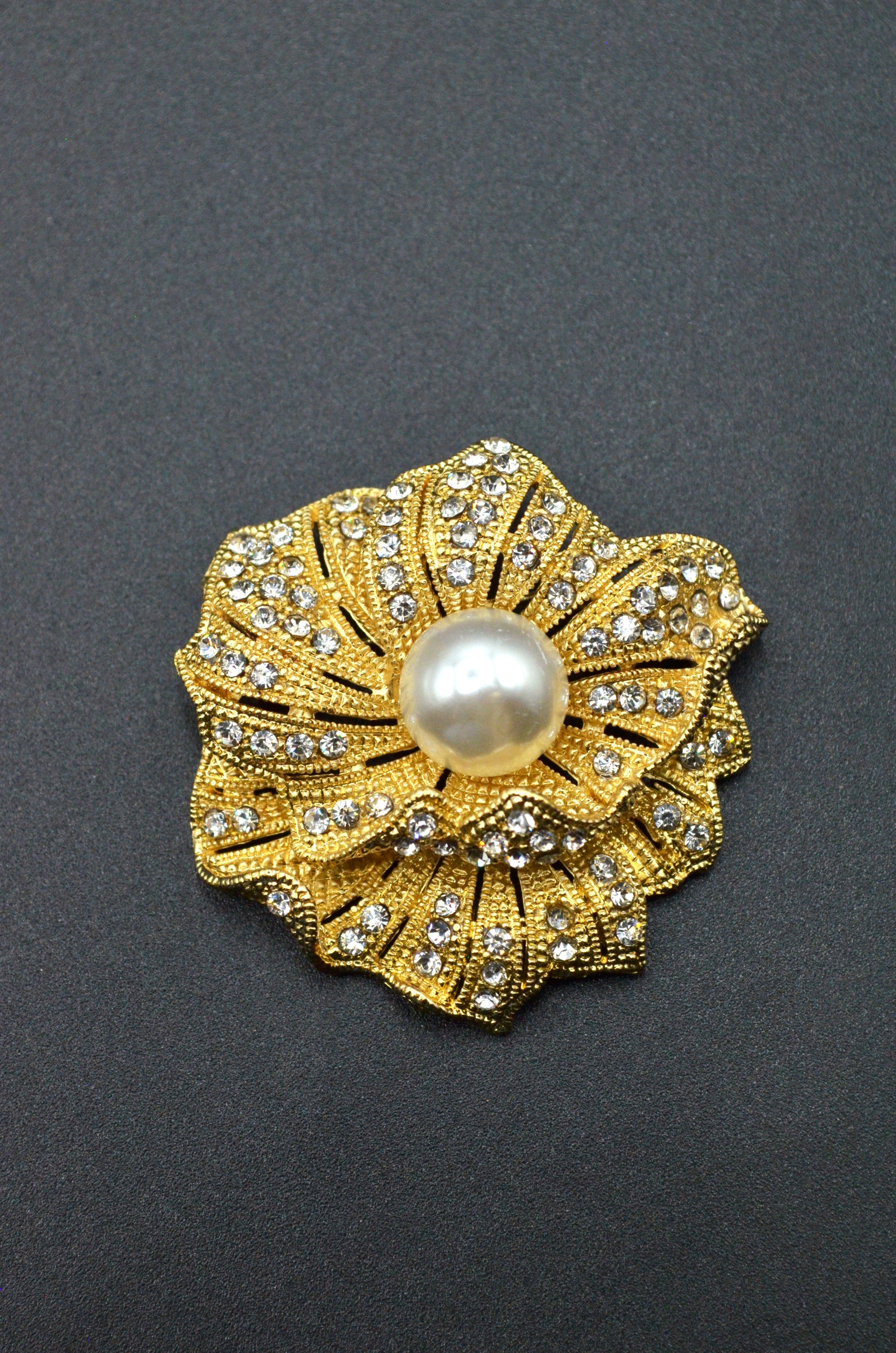 Brosa Cu Pietre Si Perla, Auriu, 40mm