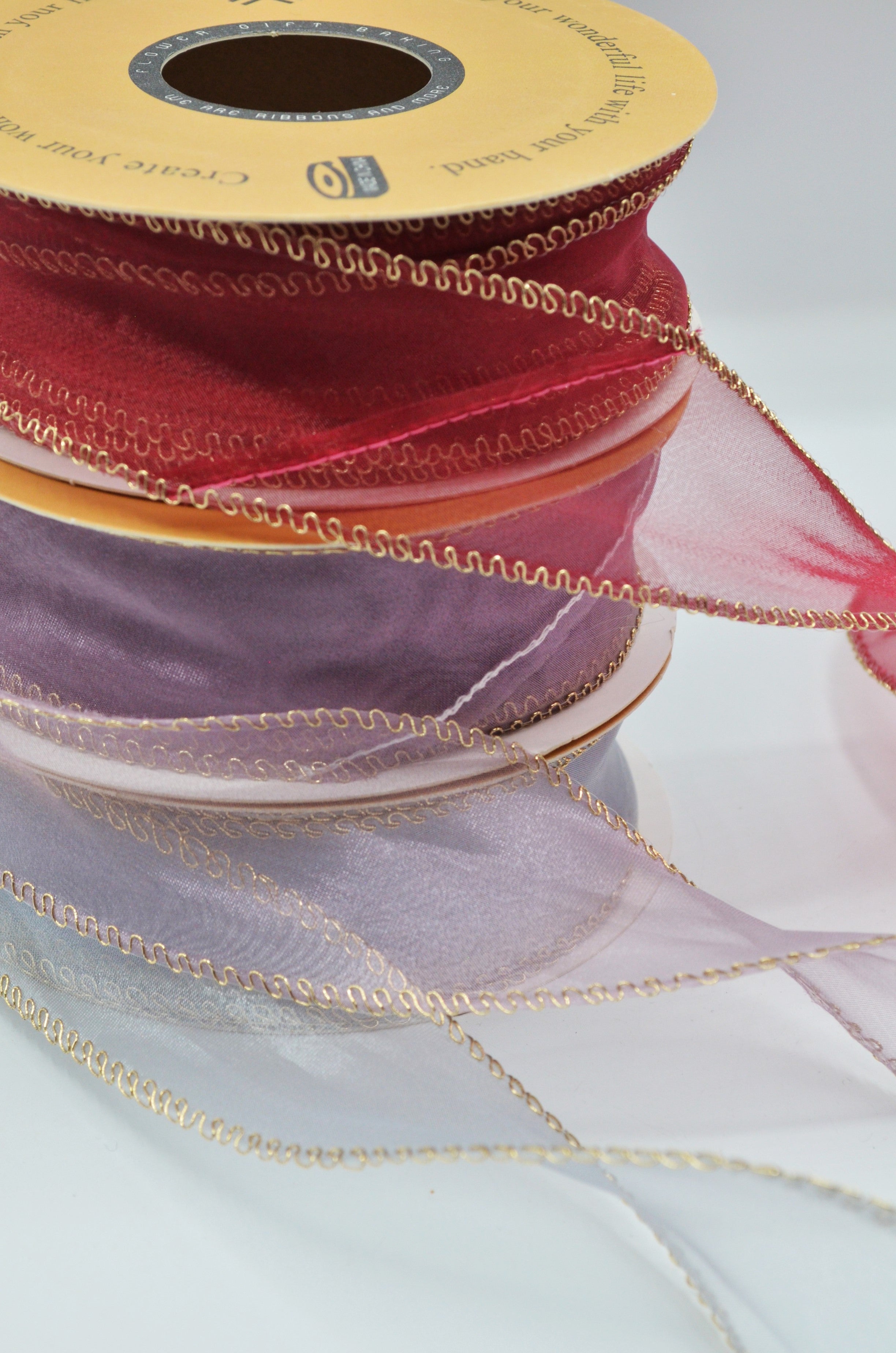 Panglica Organza Cu Intaritura Pe Margine Aurie, 45mm
