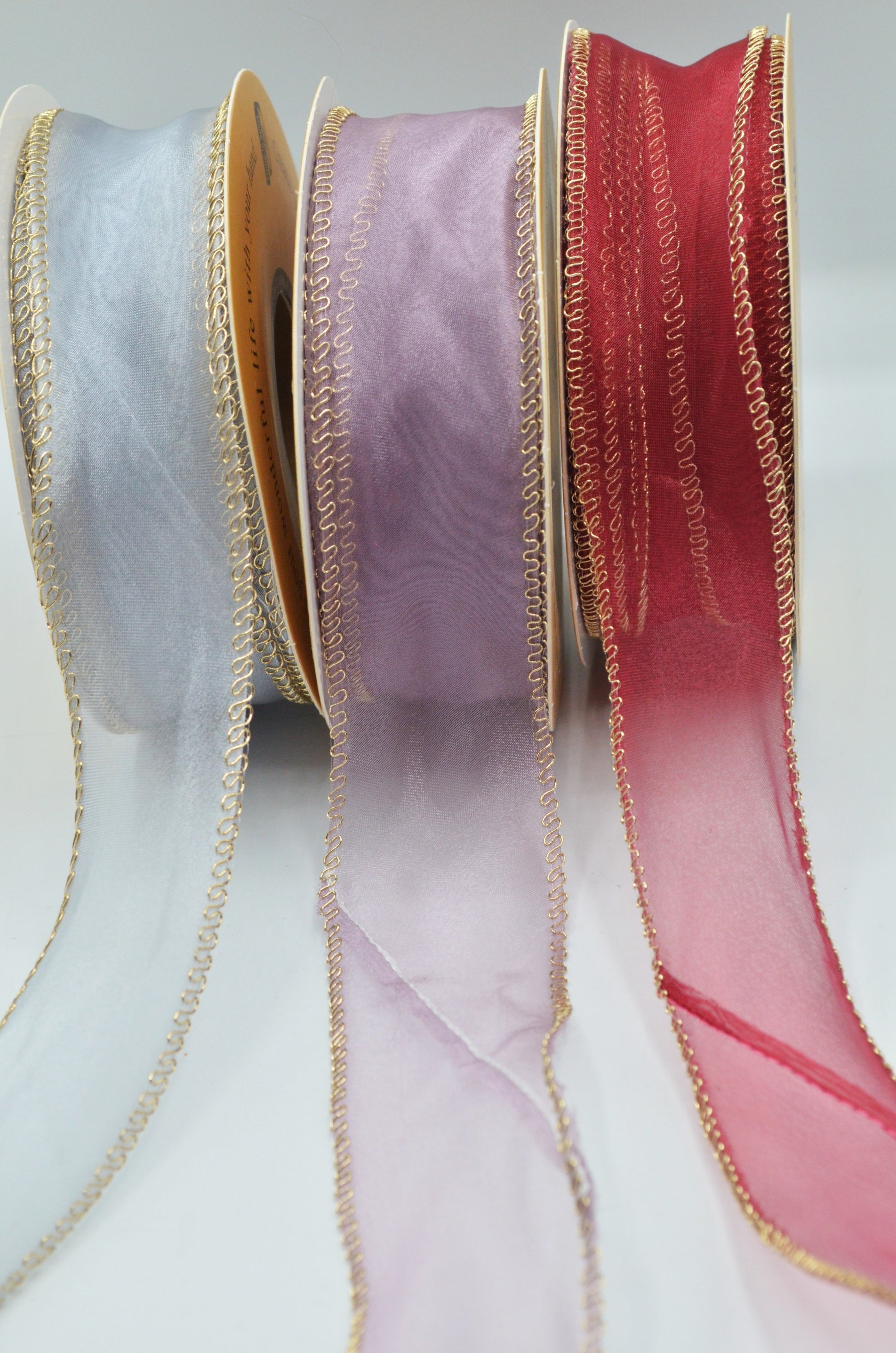 Panglica Organza Cu Intaritura Pe Margine Aurie, 45mm