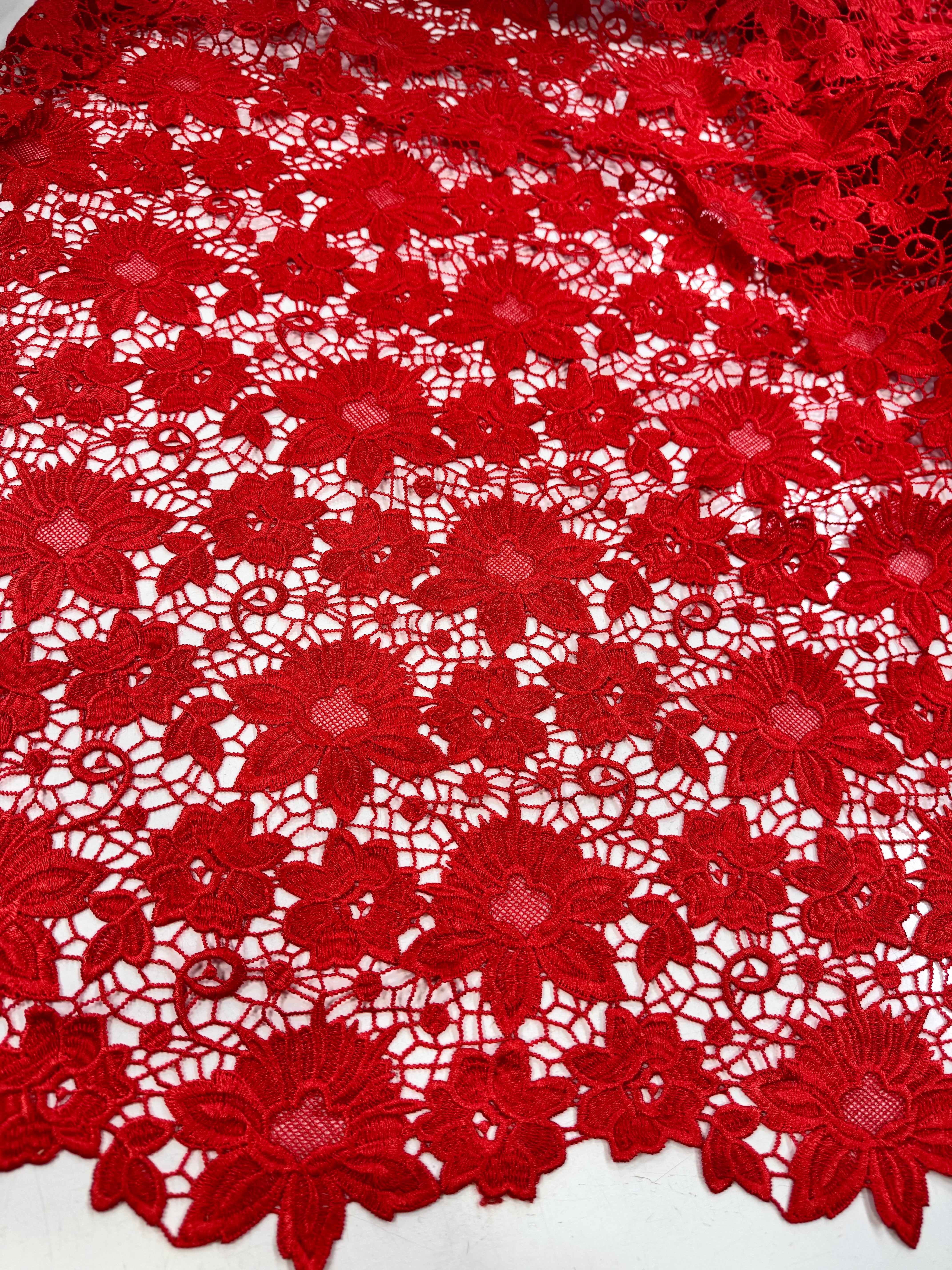 Broderie Sparta, Rosu