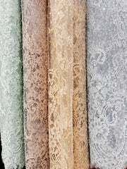 Dantela Chantilly Cu Margele Si Paiete Fine