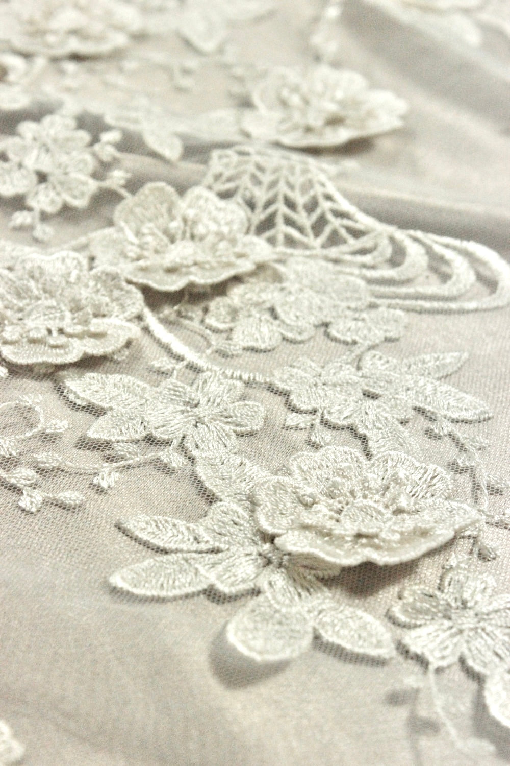 Broderie 3D Pe Tull, Crem Unt