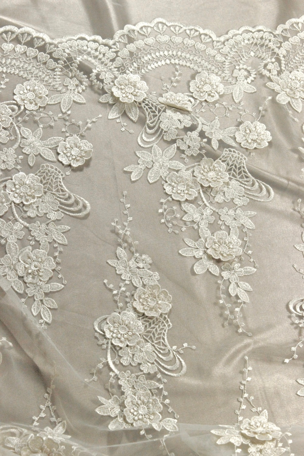 Broderie 3D Pe Tull, Crem Unt