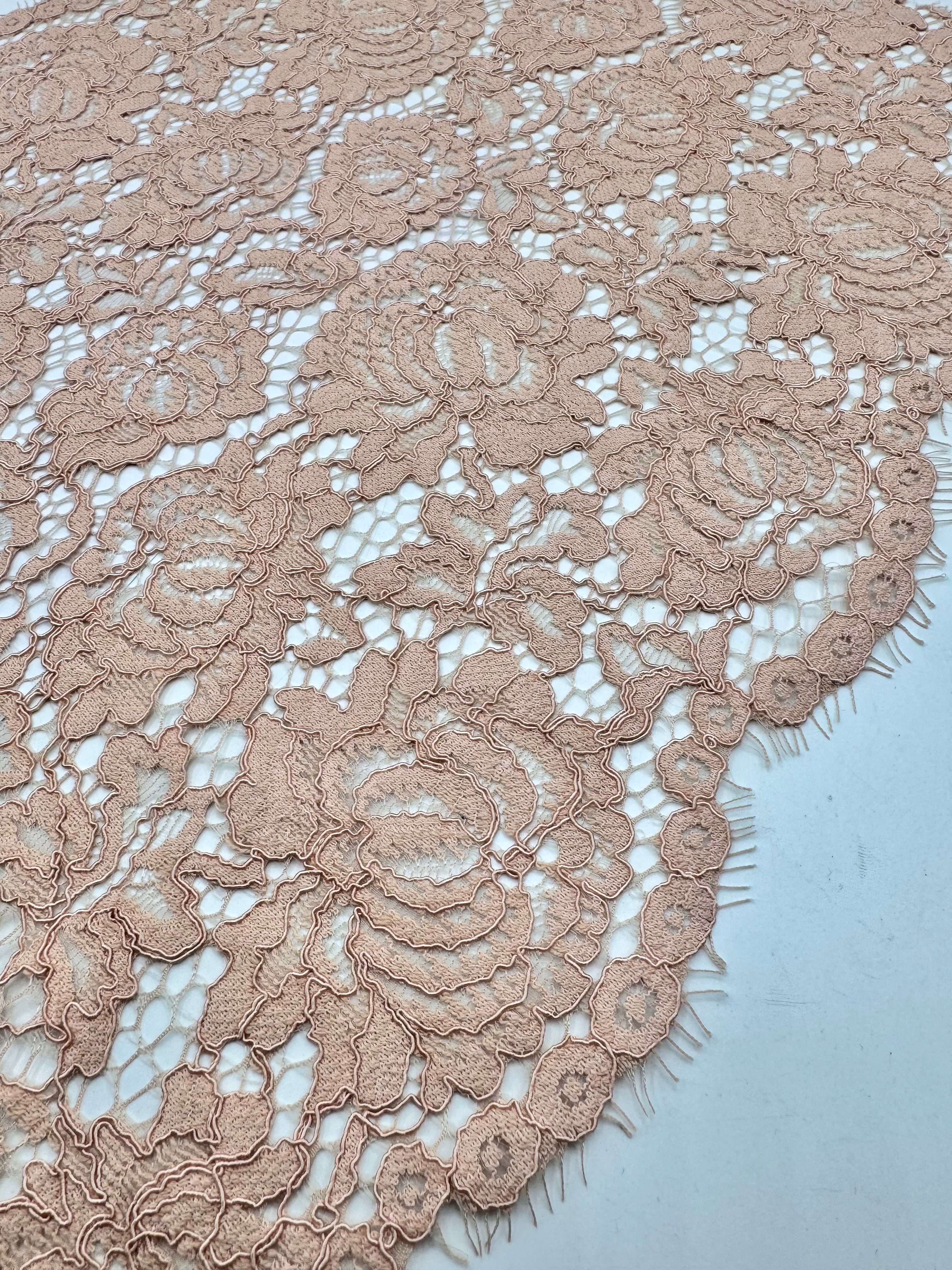 Dantela Chantilly 33cm, Roz