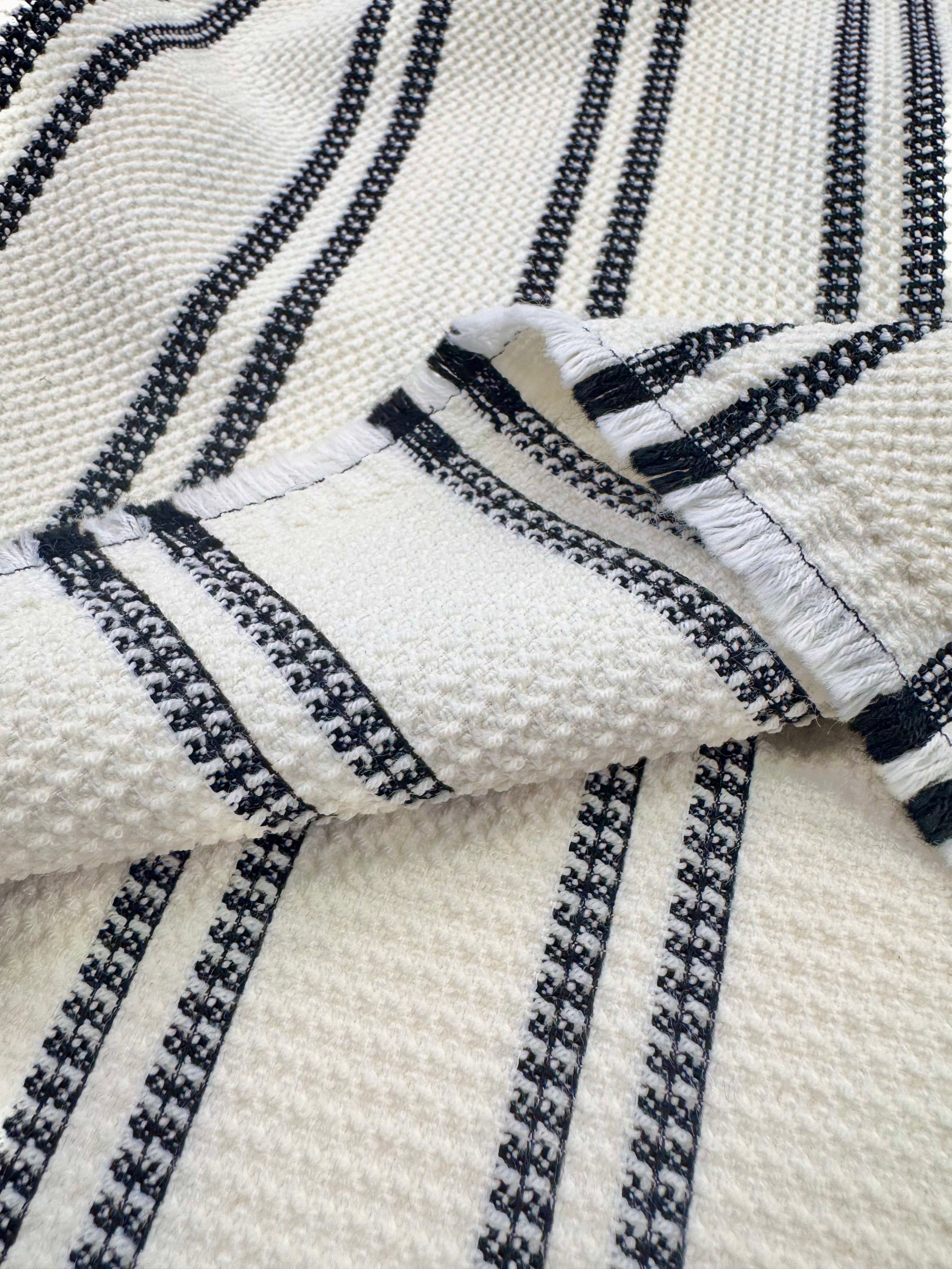 Tricot Elastic. Bleumarin Cu Alb