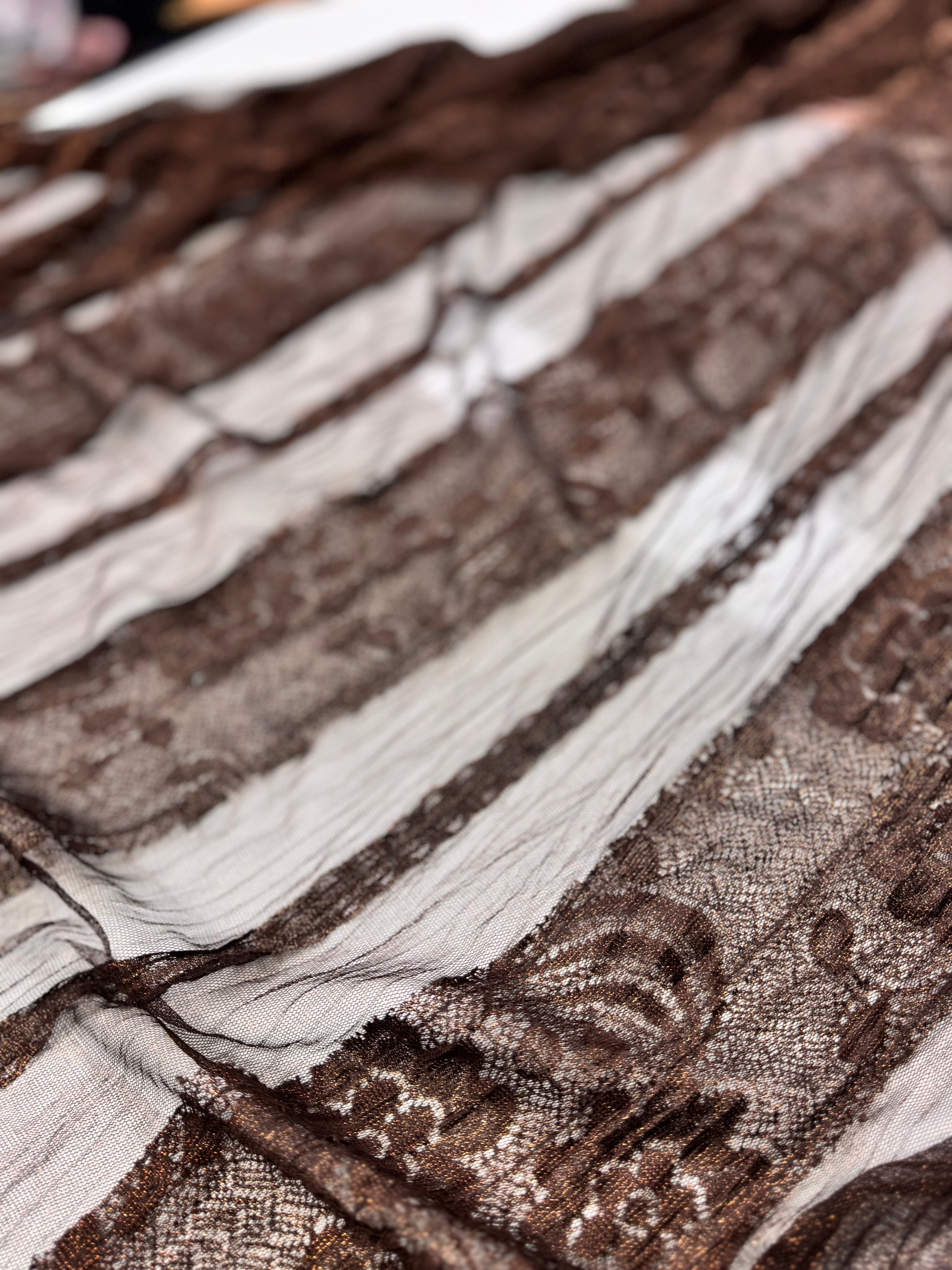 Dantela elastica pe Tull - Maro si fir lurex