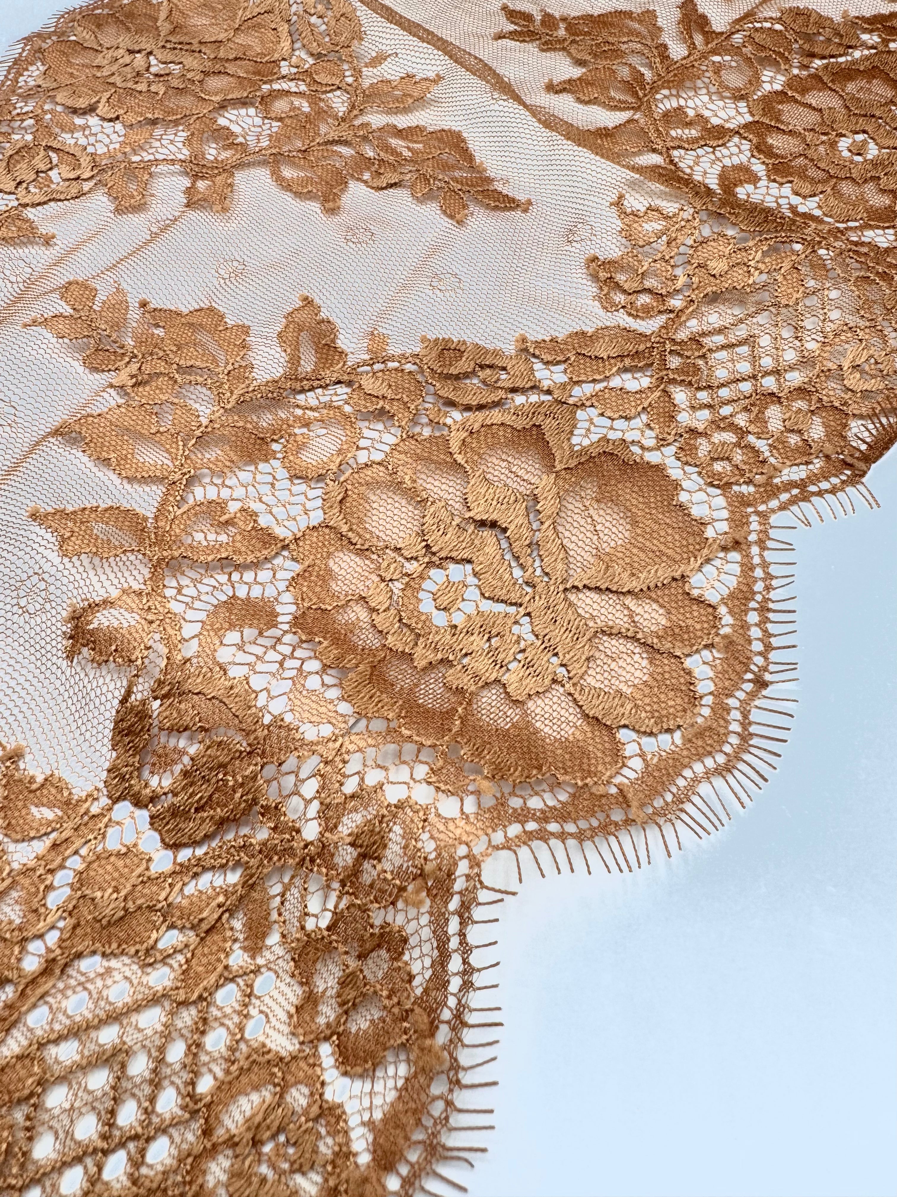 Dantela Chantilly 28cm