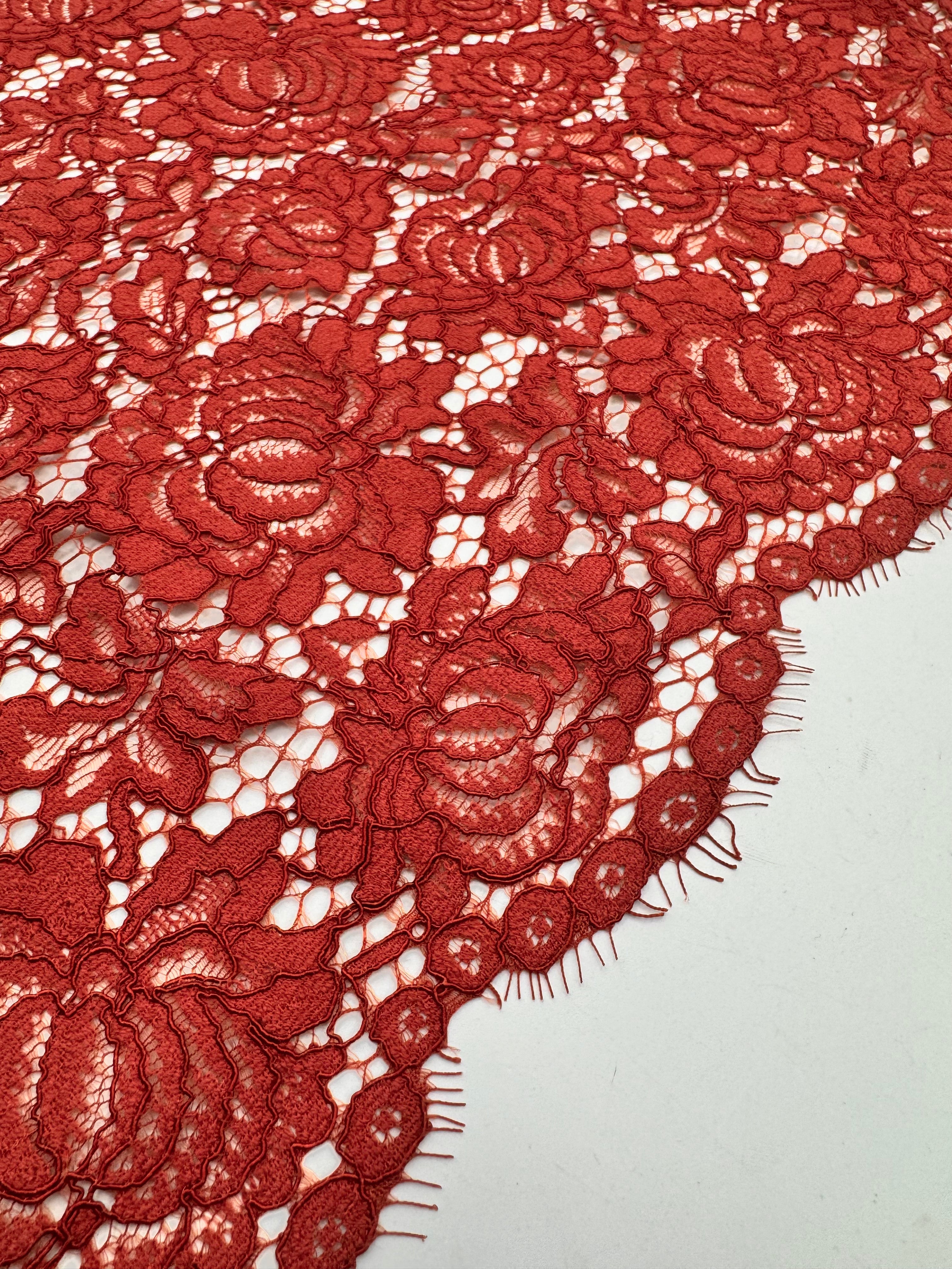 Dantela Chantilly 34cm - Caramiziu